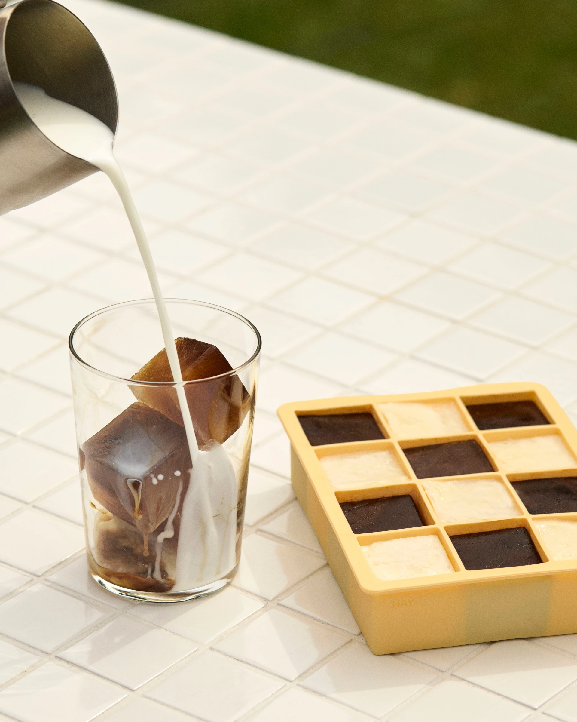 Ice Cube Tray Square X-Large Light yellow