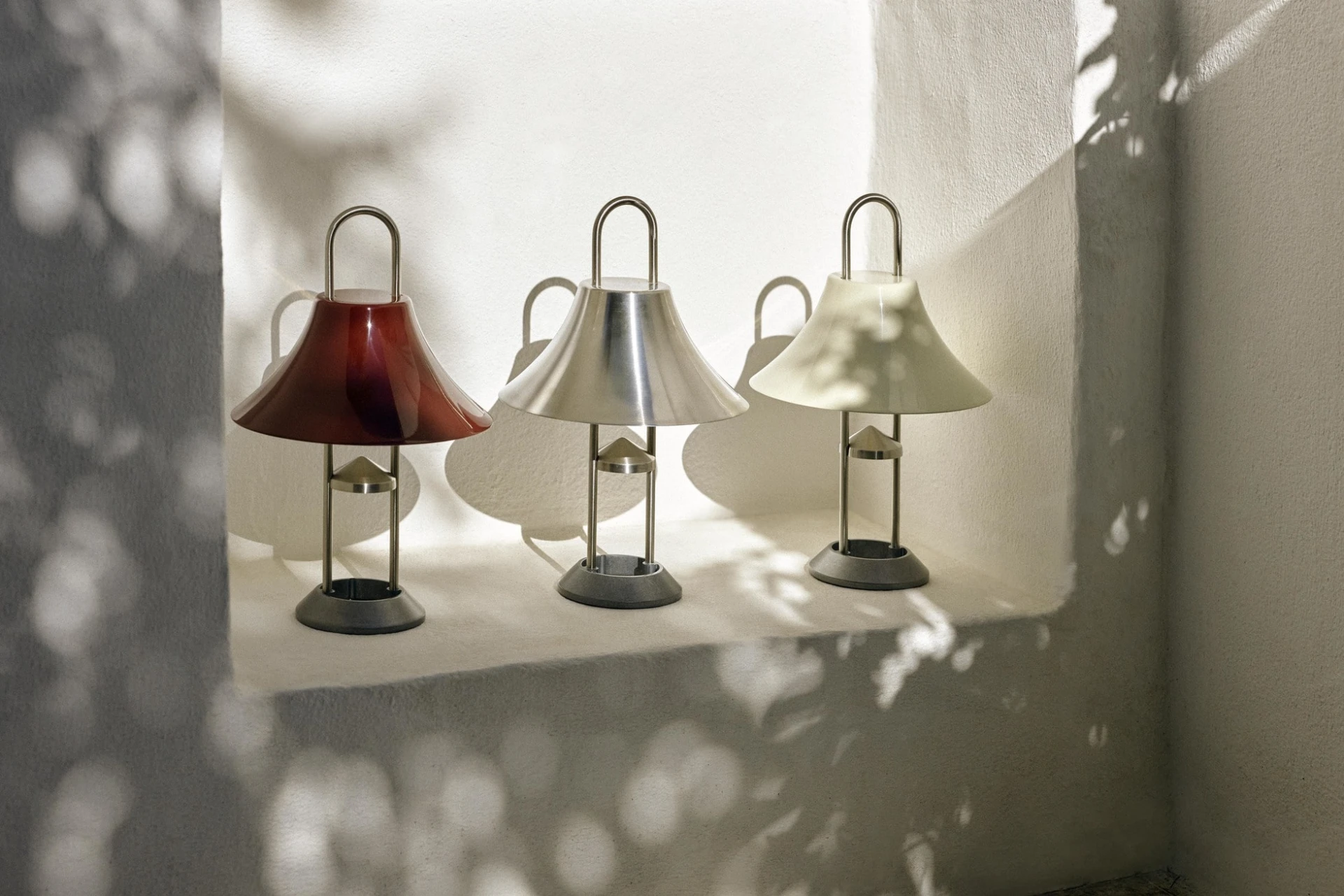 Mousqueton Portable Lamp Oyster white