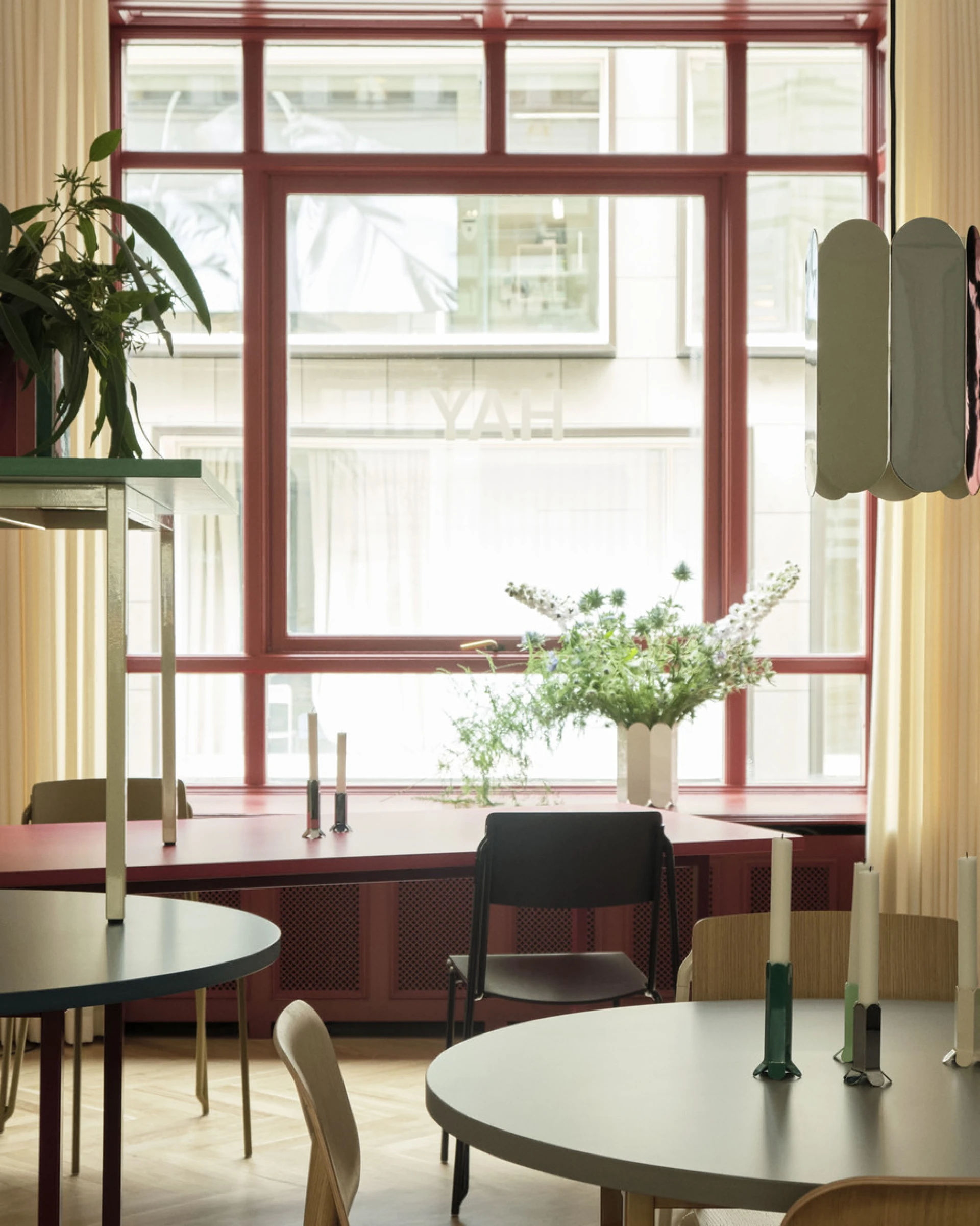 Two-Colour Table