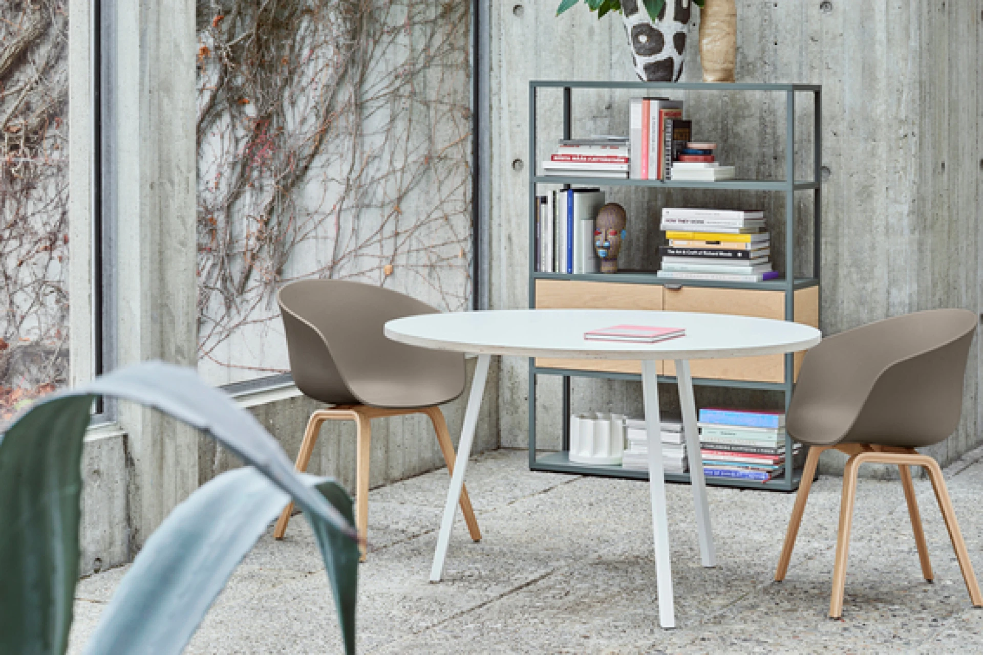 Loop Stand Table Round