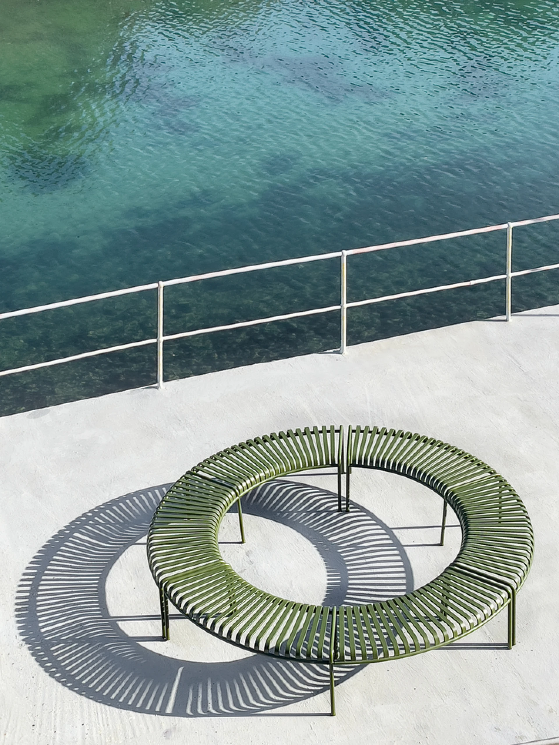 Palissade Park Bench incl. Middle Leg