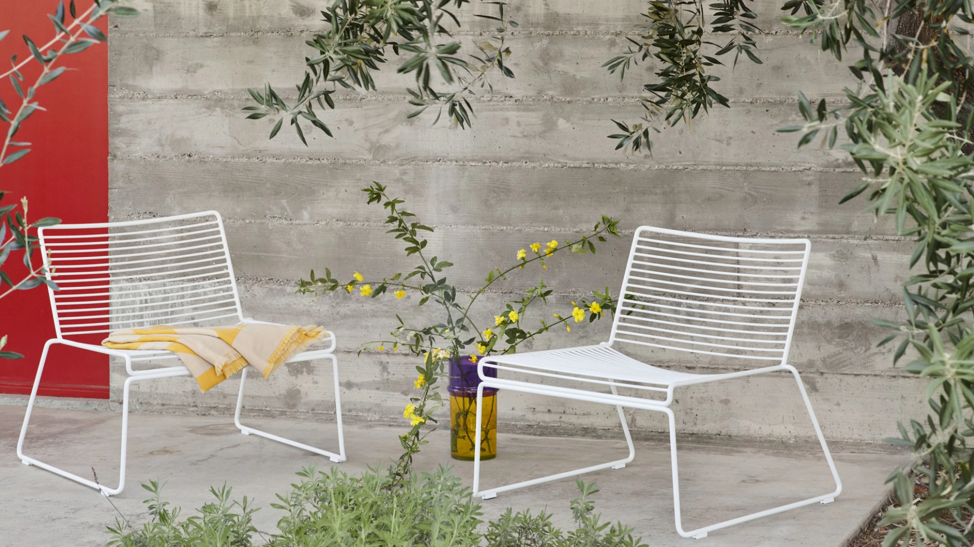 Hee Lounge Chair White
