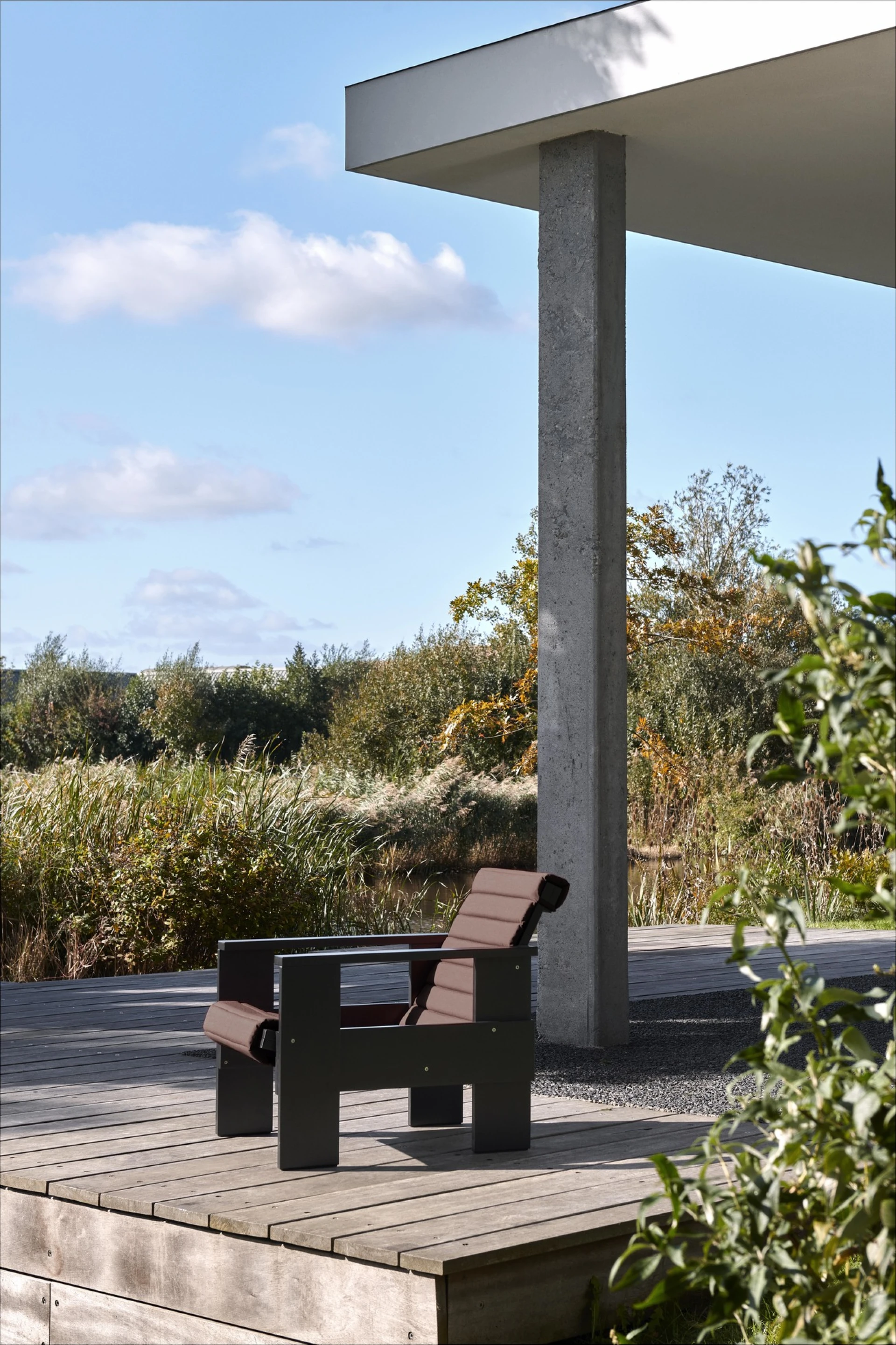 Crate Lounge Chair Black