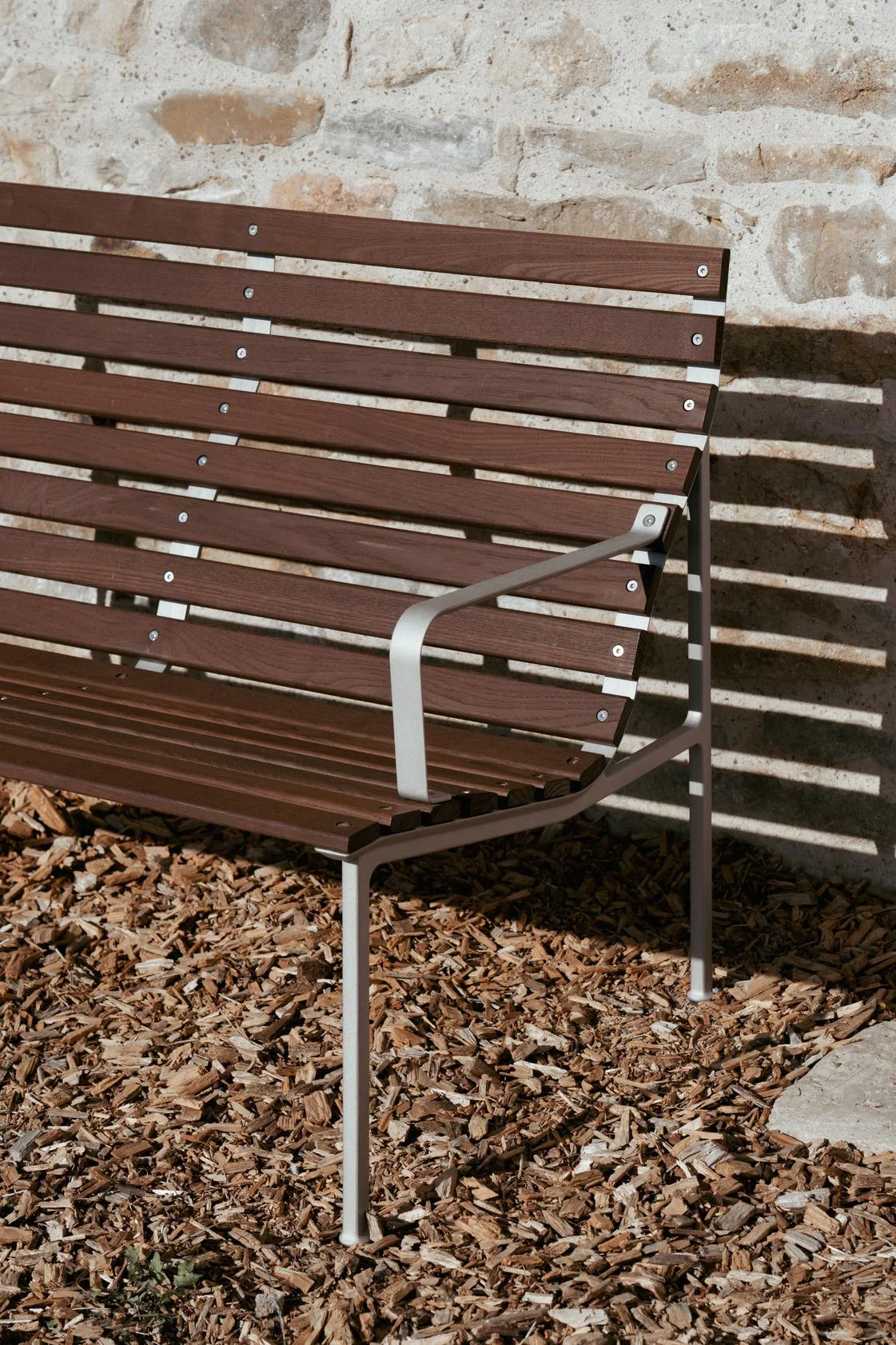 Traverse Lounge Bench with Arm