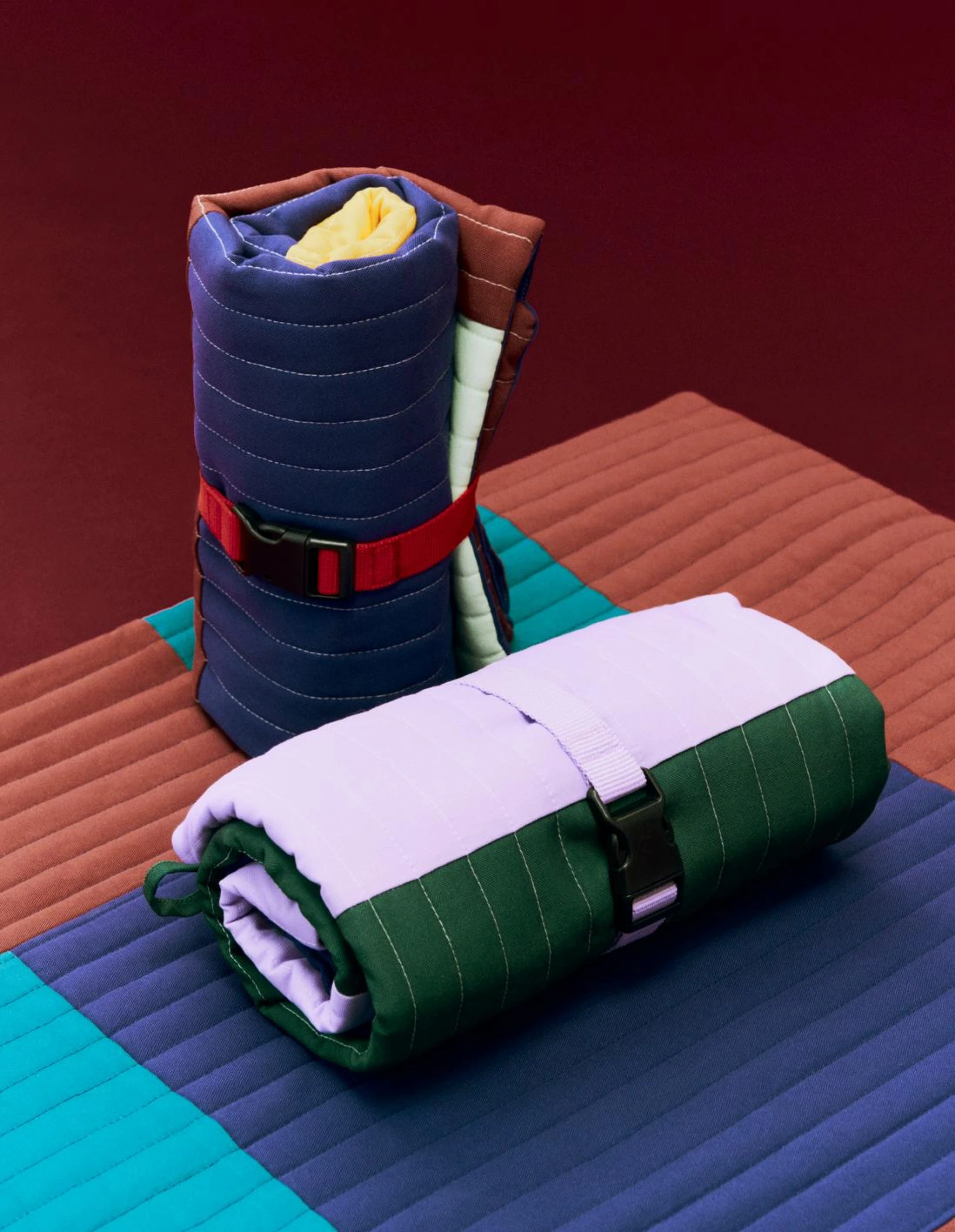 HAY Dogs Travel Blanket 80 x 80 Burgundy, green, blue Quilted