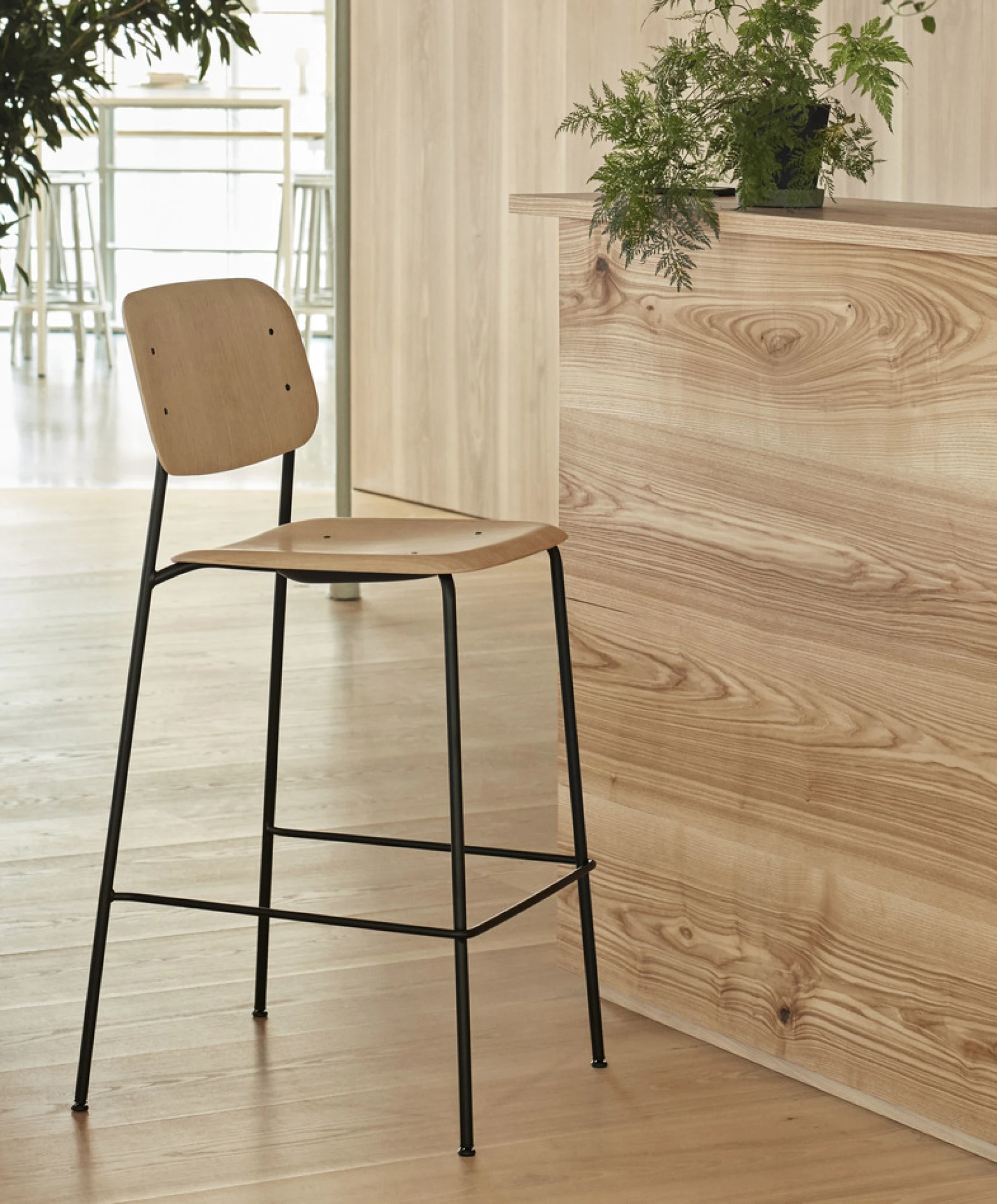 Soft Edge 90 Bar Stool