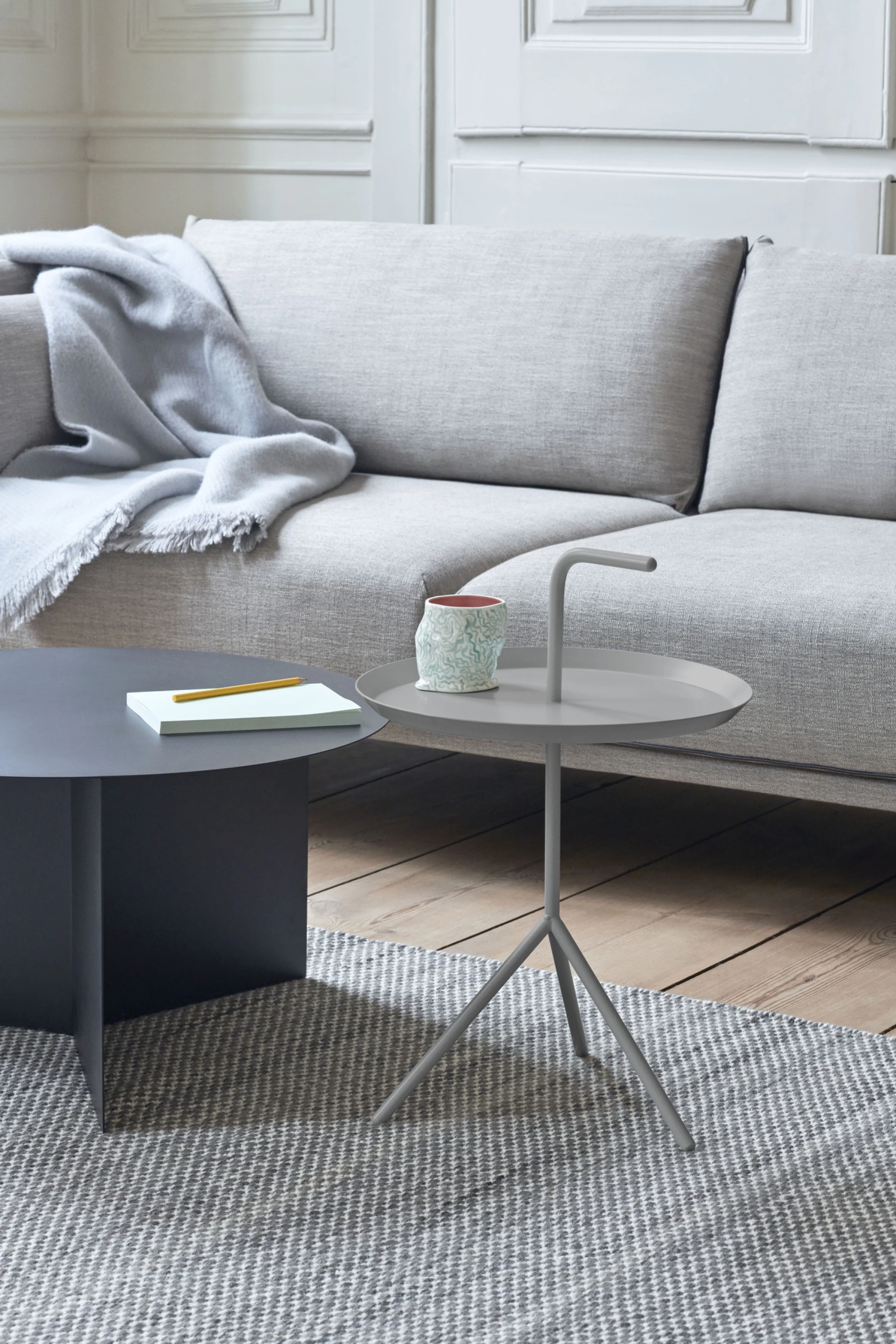 Slit Table Round Extra Large Black