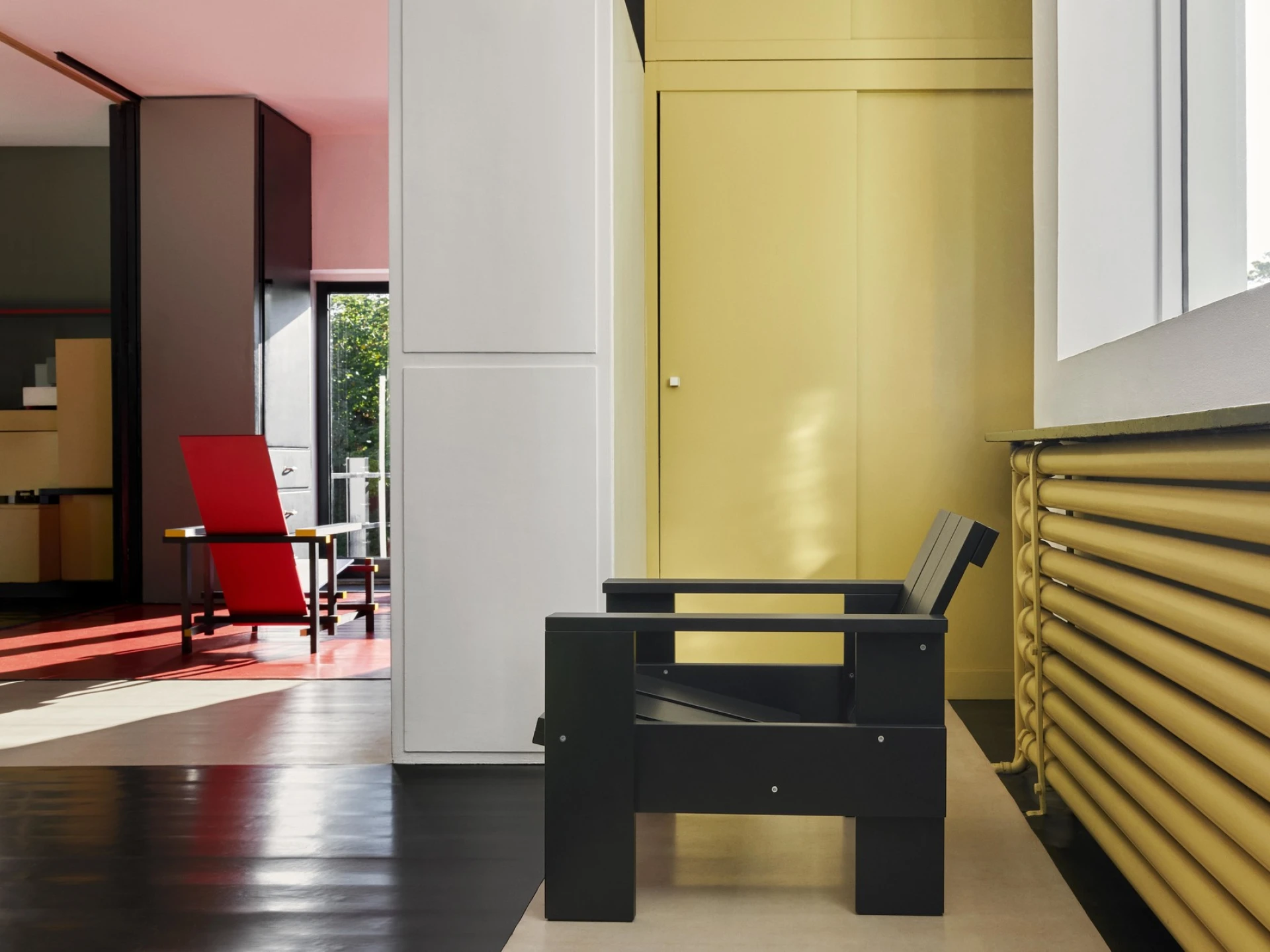 Crate Lounge Chair Black