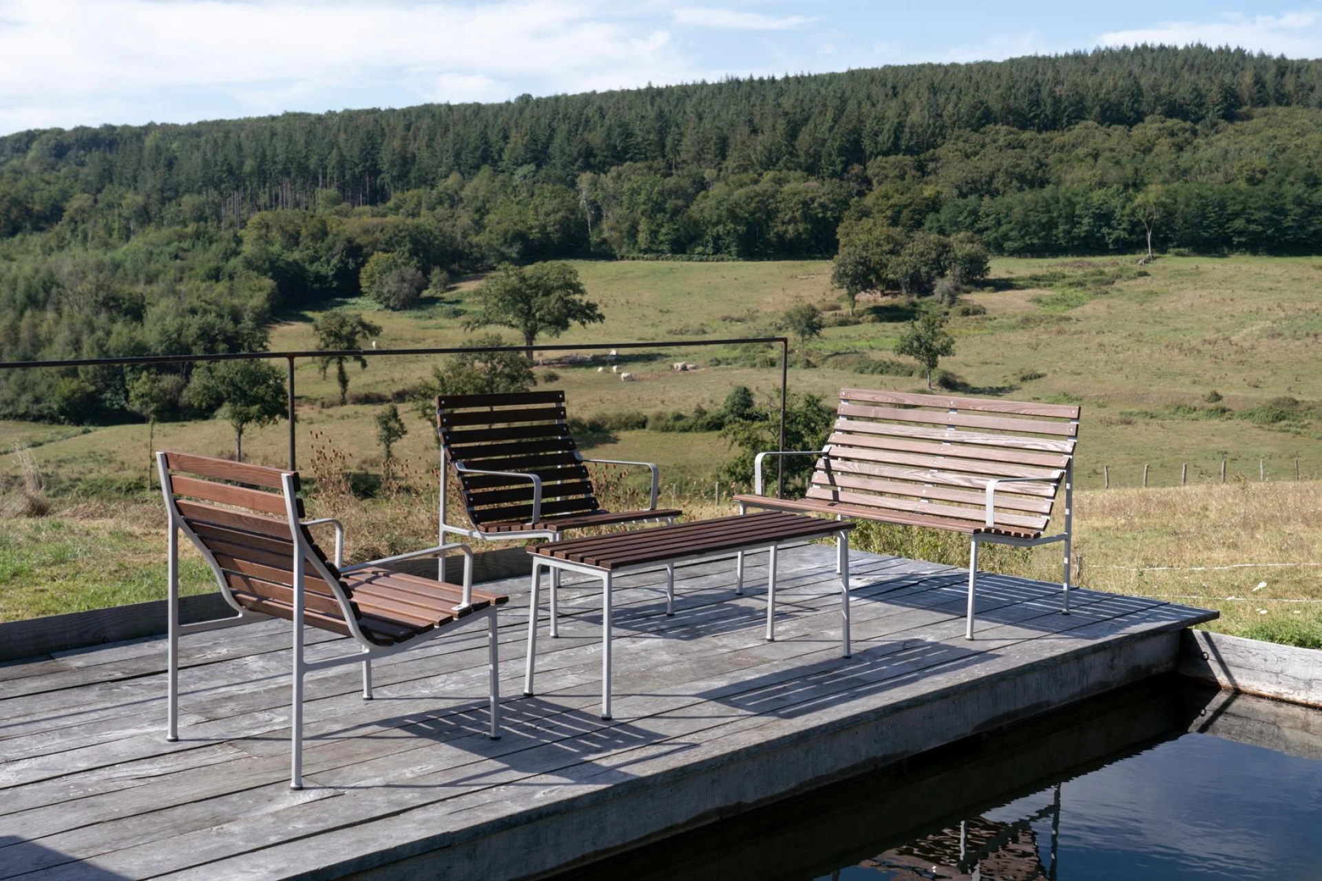 Traverse Lounge Bench with Arm