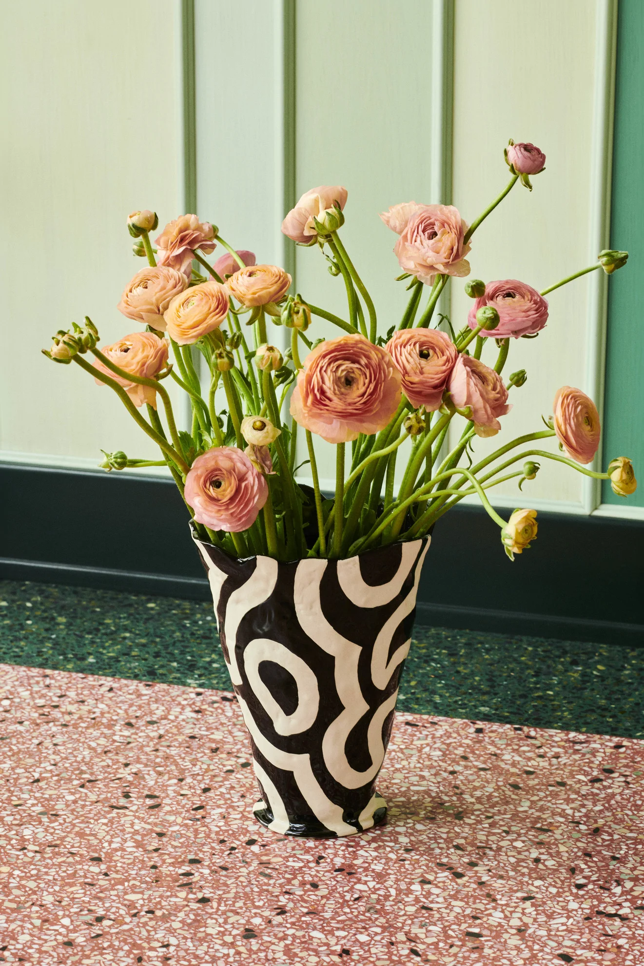 Jessica Hans Shadow Vase Black and white