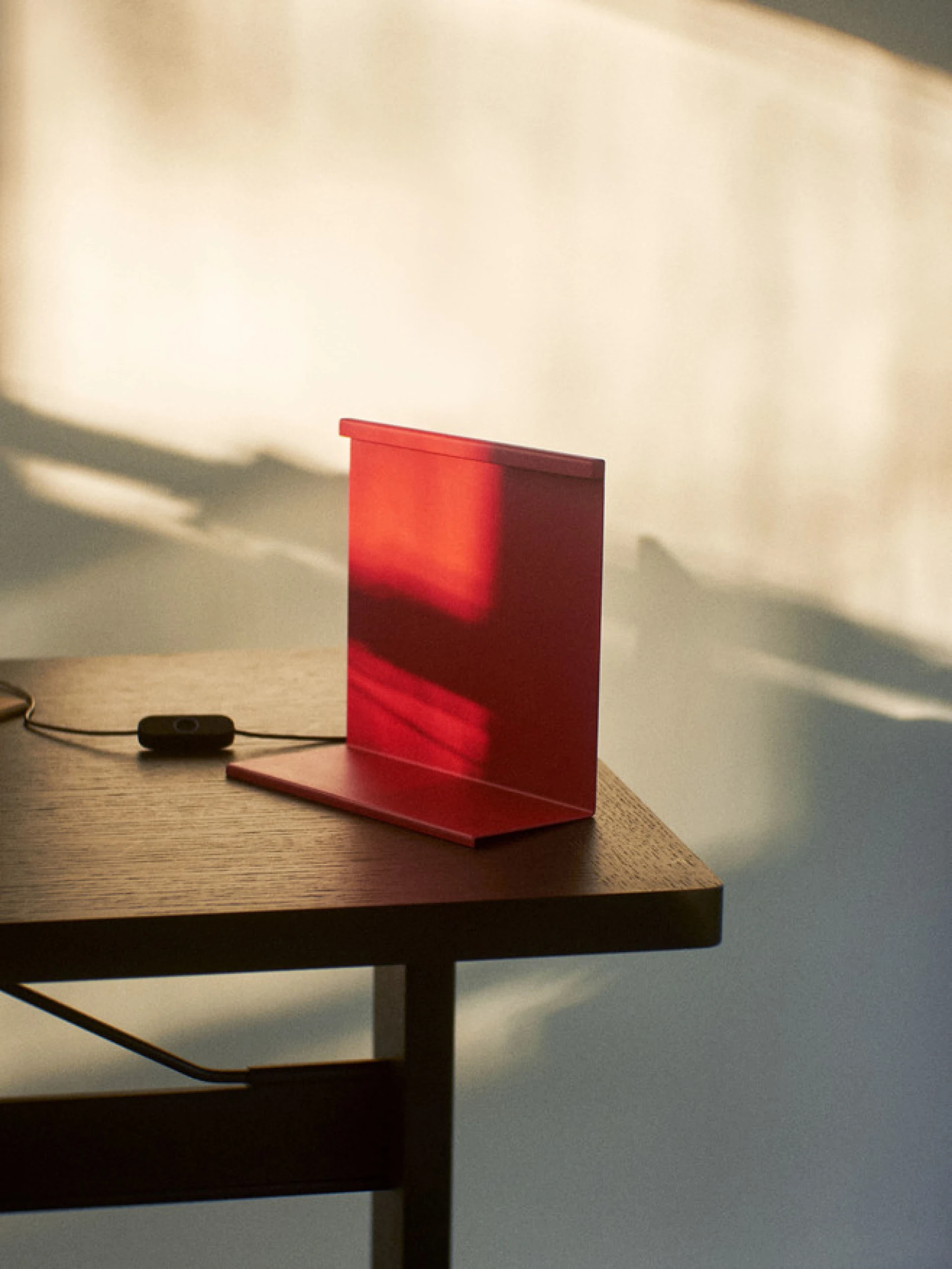 LBM Table Lamp Tomato red