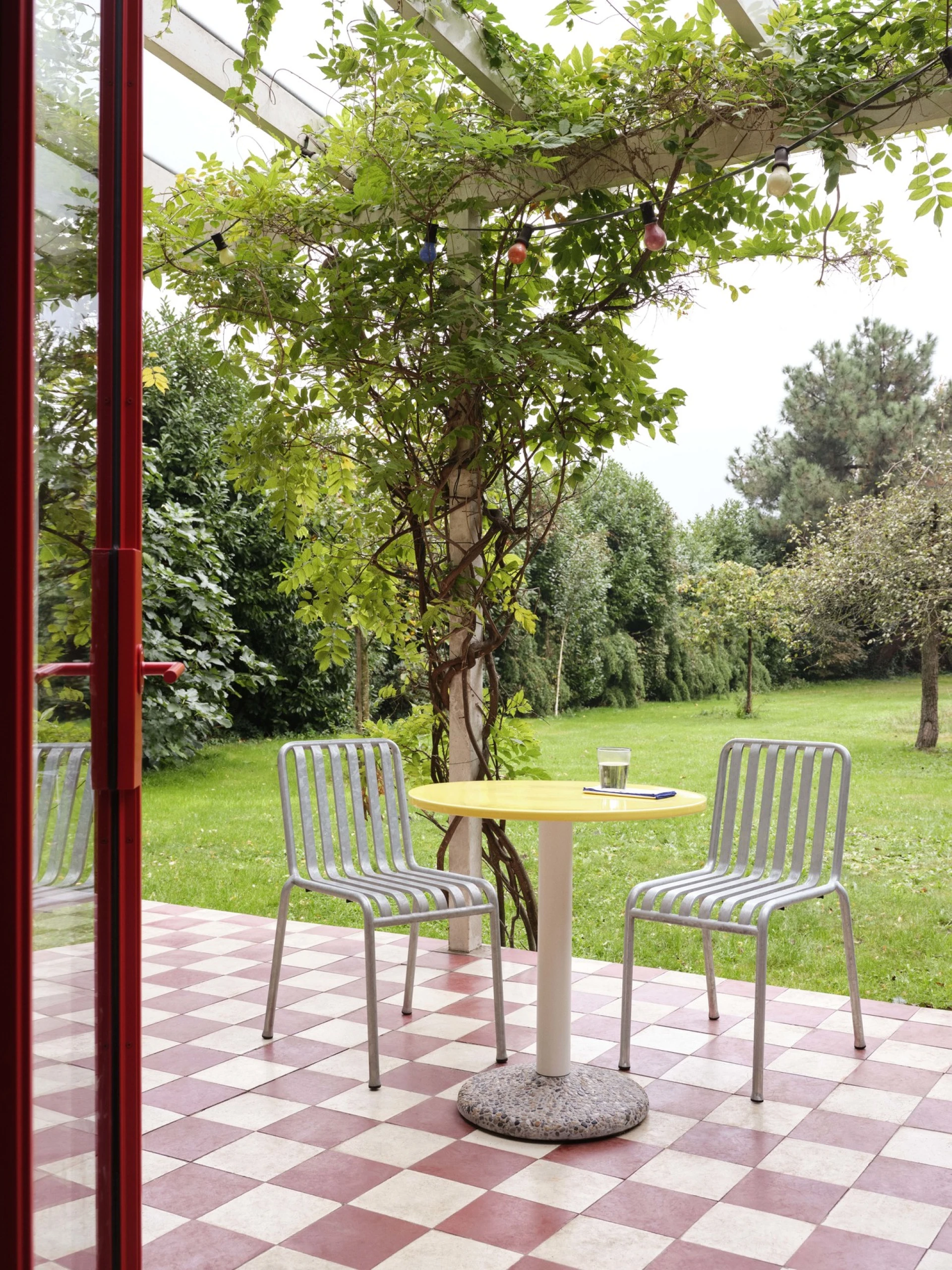 Ceramic Table Ø70 x H73 Yellow Ceramic Table Ø70 x H73 Yellow