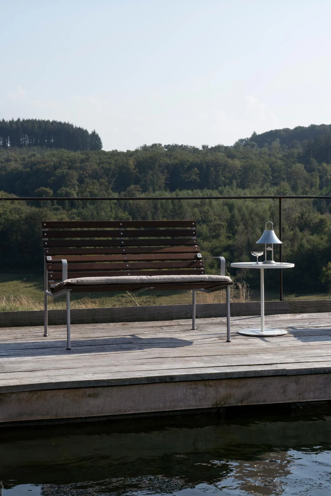 Traverse Lounge Bench with Arm