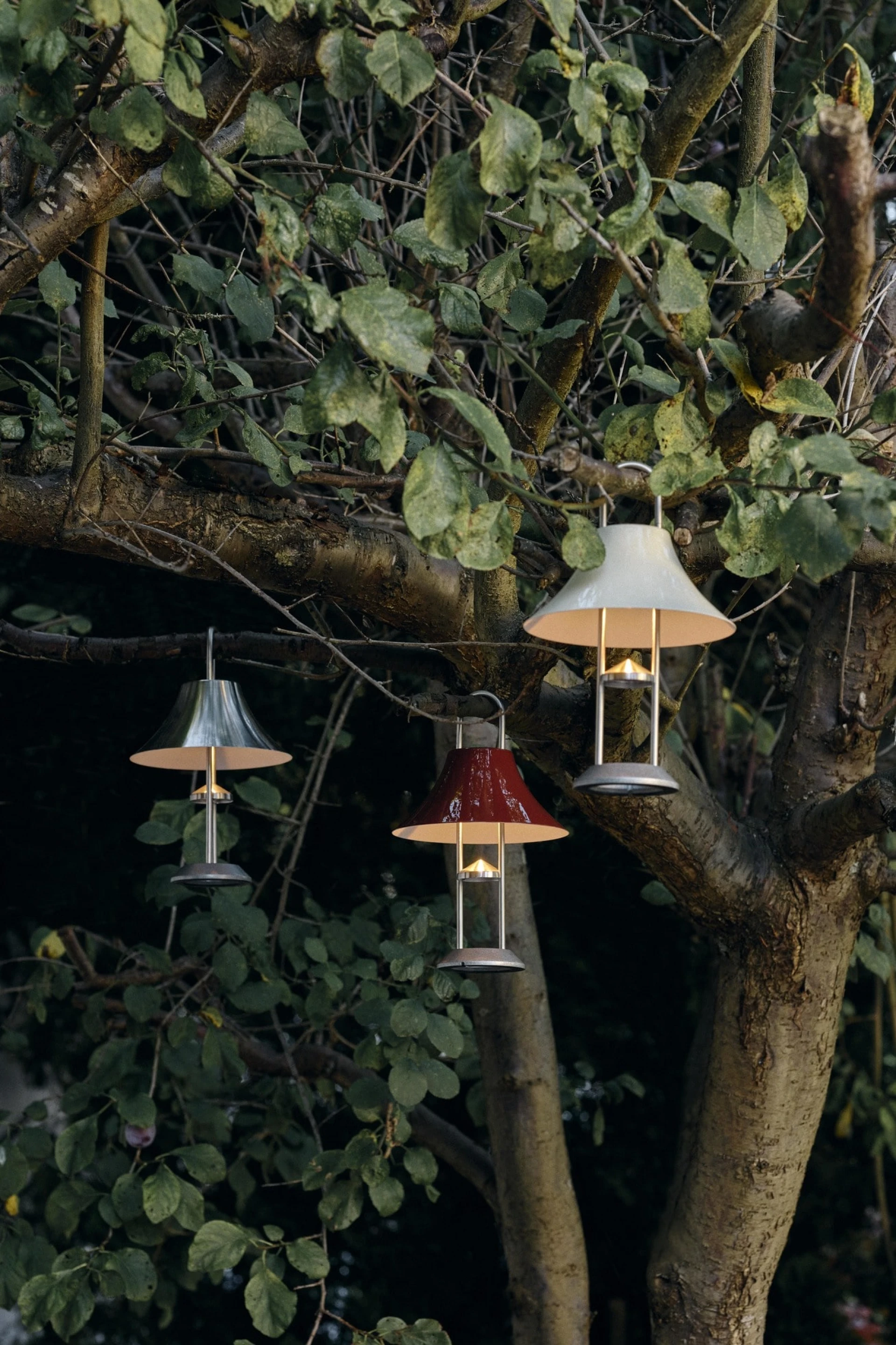 Mousqueton Portable Lamp Oyster white