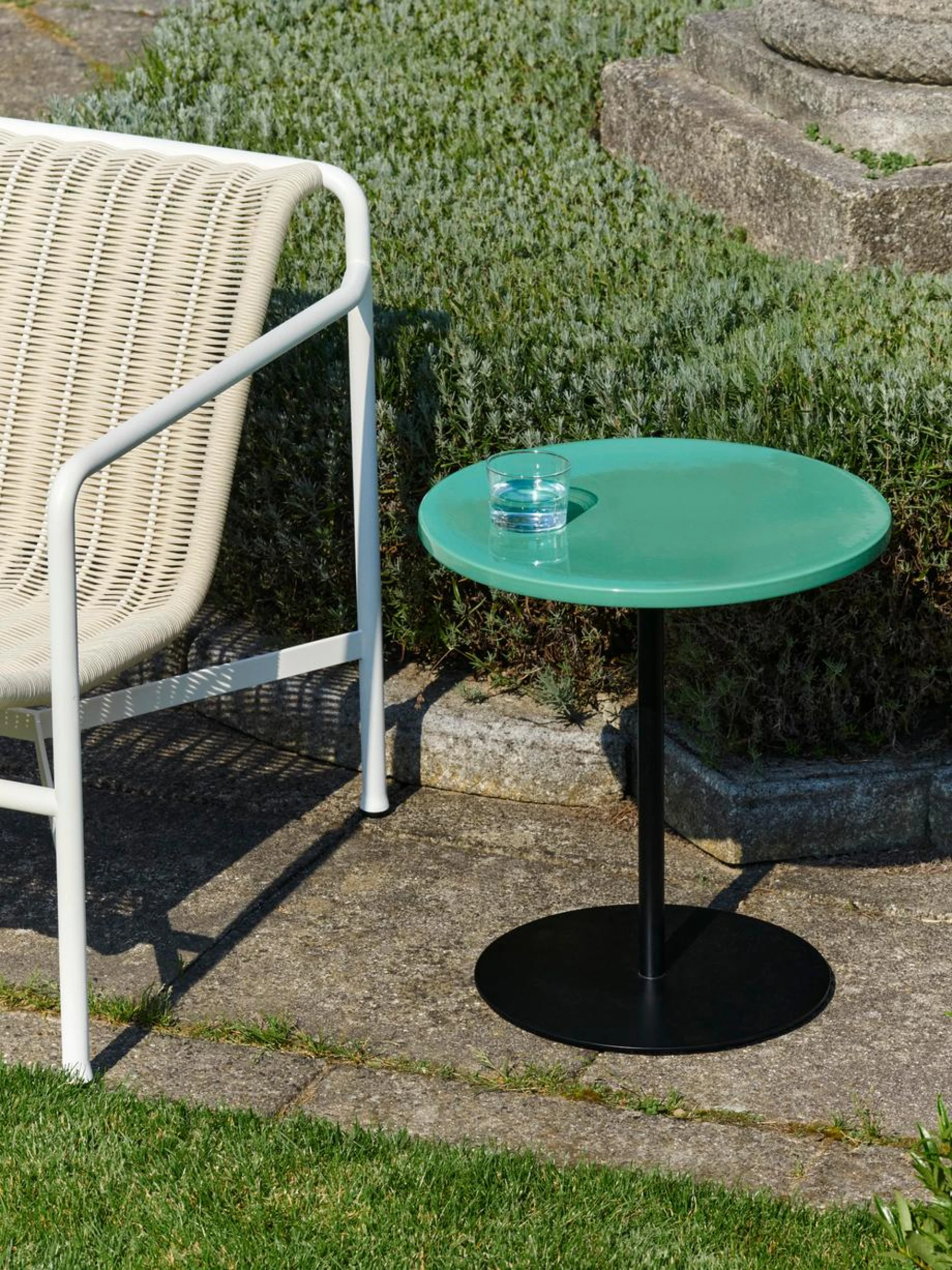 Pyro Coffee Table Black powder coated frame - D45 x H49 - Soft jade ceramic tabletop