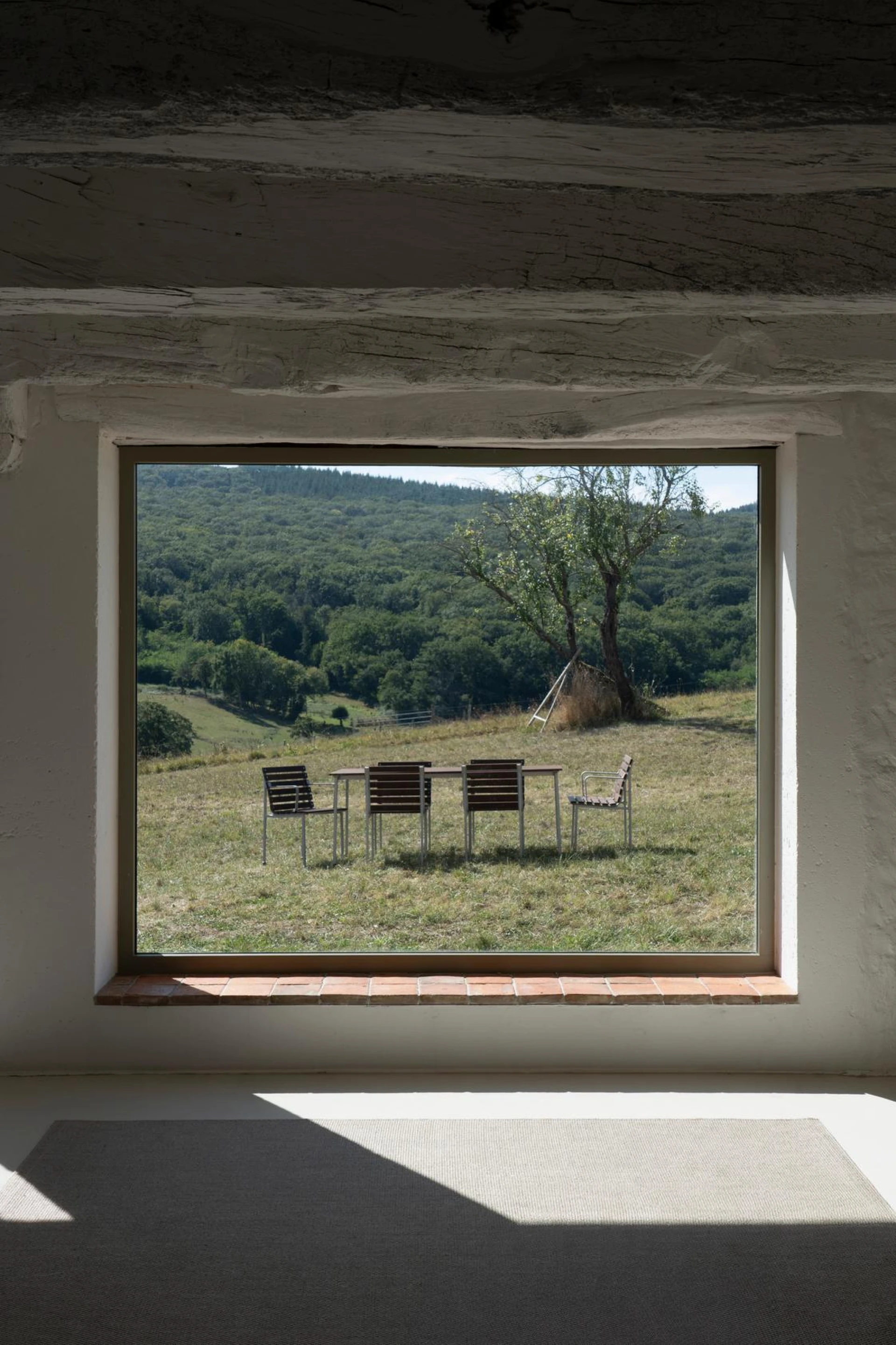 Traverse Table H74 x W140 x L83