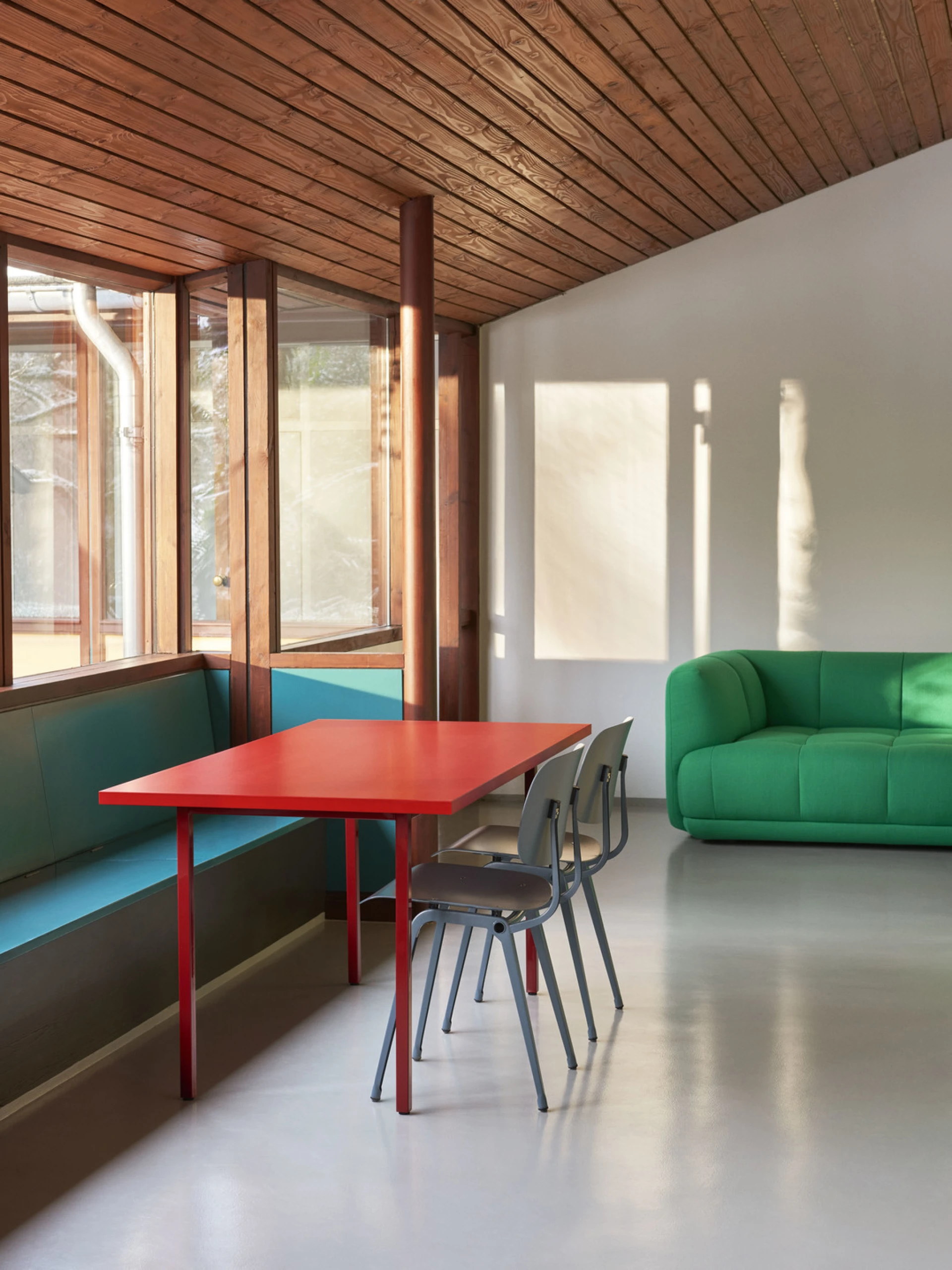 Two-Colour Table