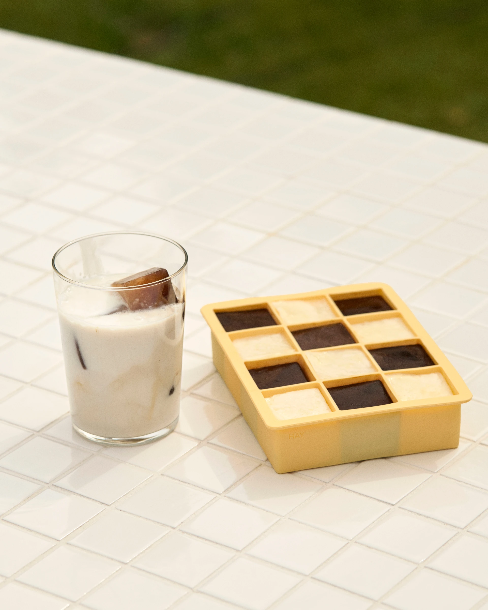 Ice Cube Tray Square X-Large Light yellow