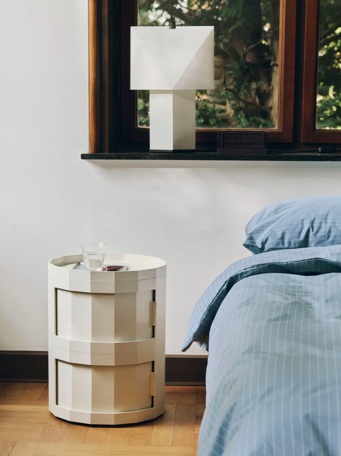 Facet Cabinet 20 Eggshell