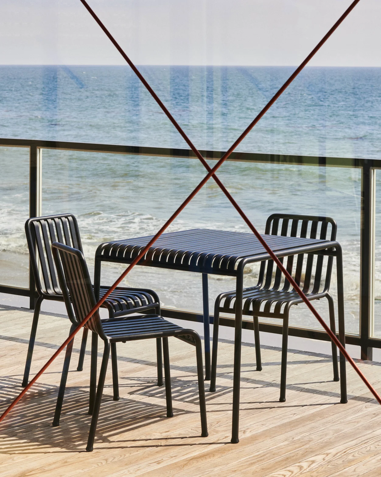 Palissade Table 82 with 4 Chairs