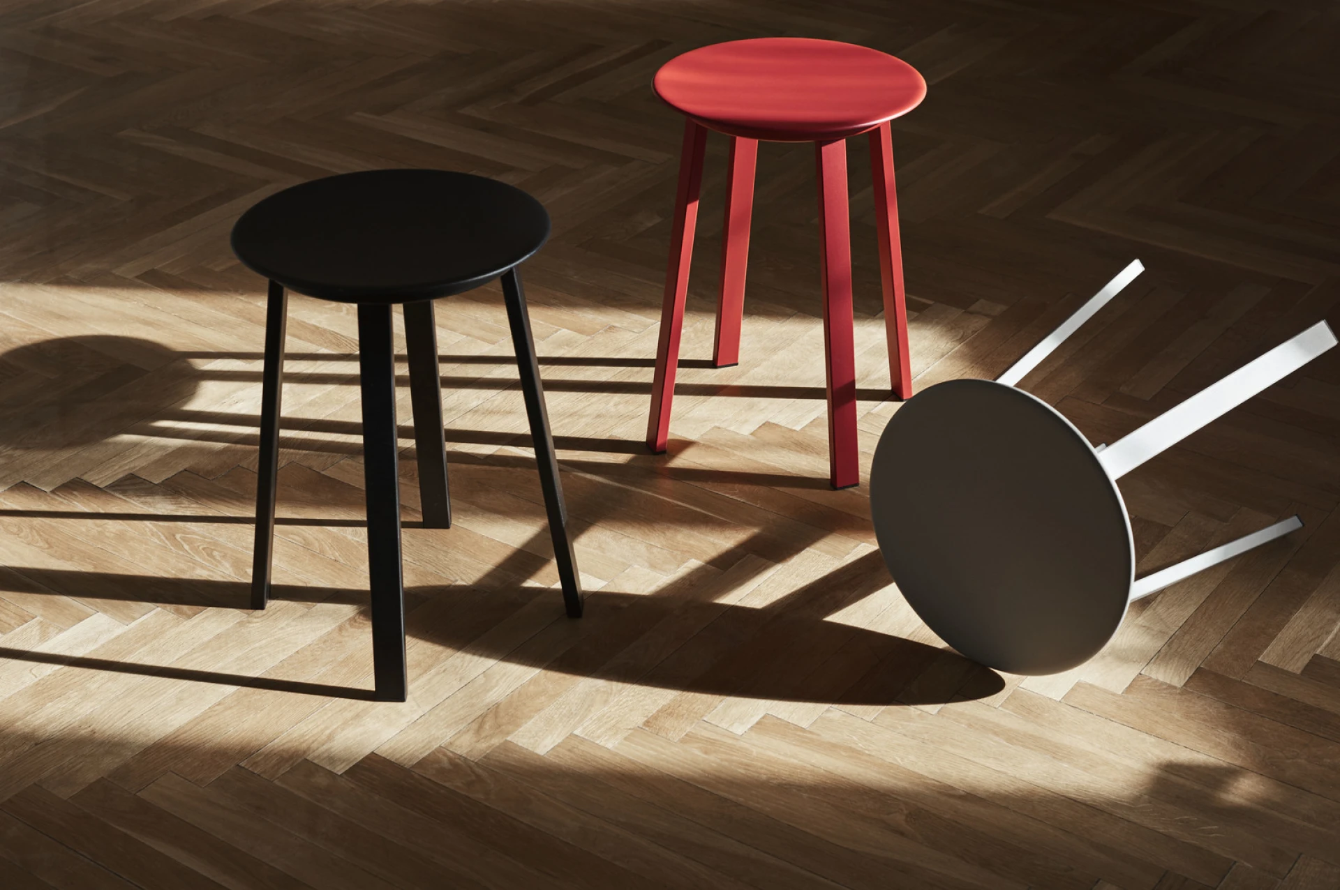 Revolver Stool Lava red