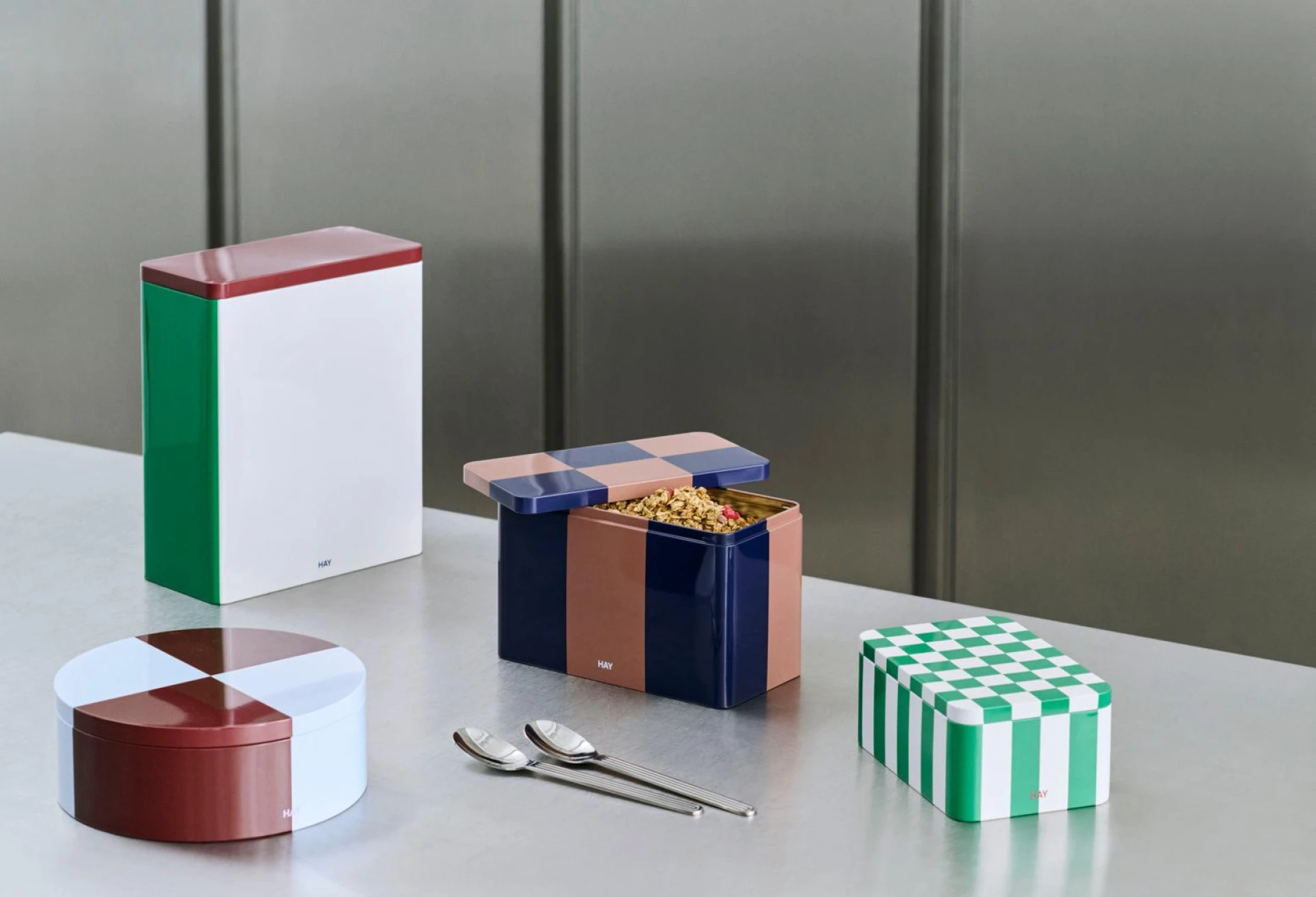 Tin Container X-Large Off-White, burgundy and green