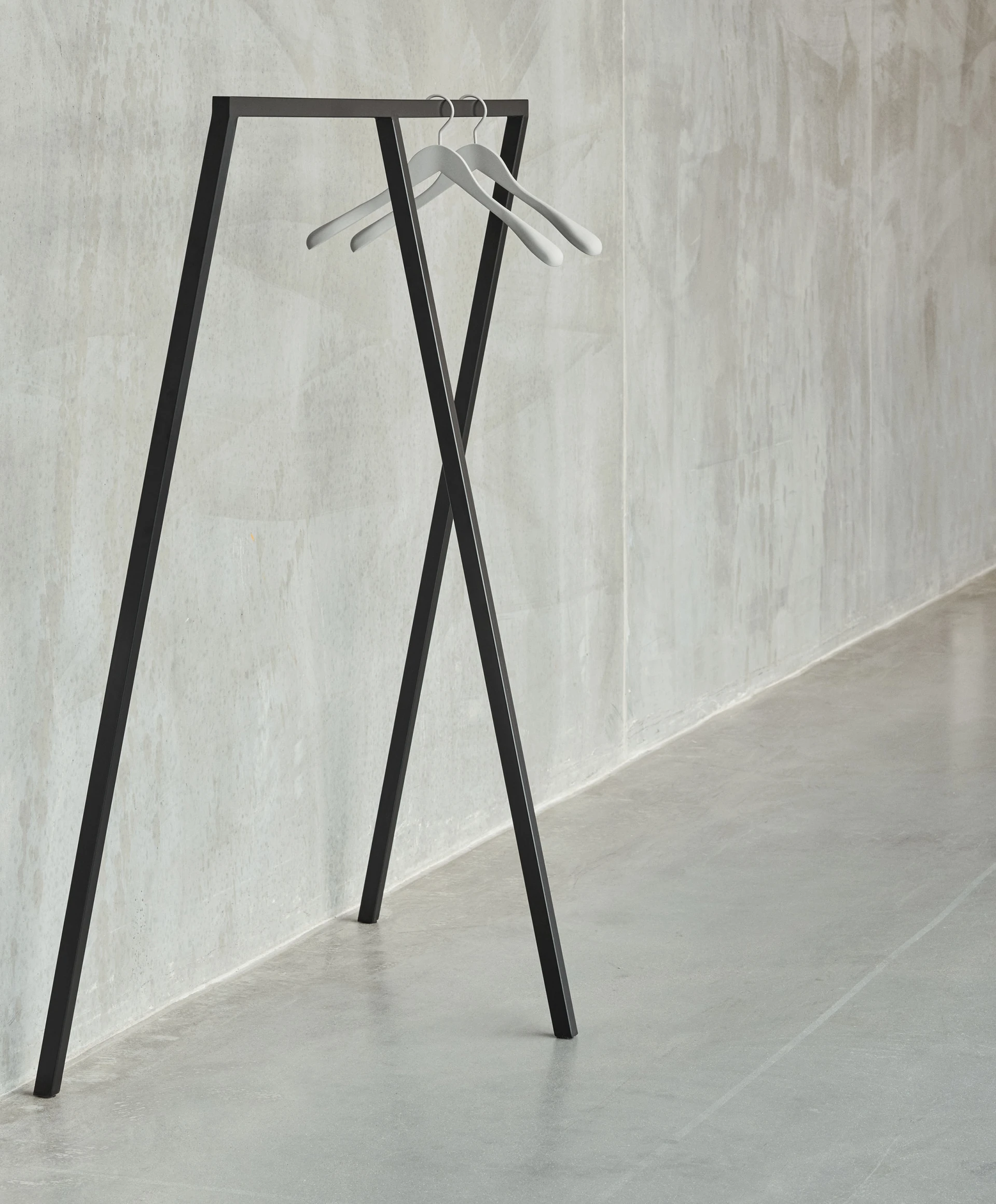 Loop Stand Wardrobe Black