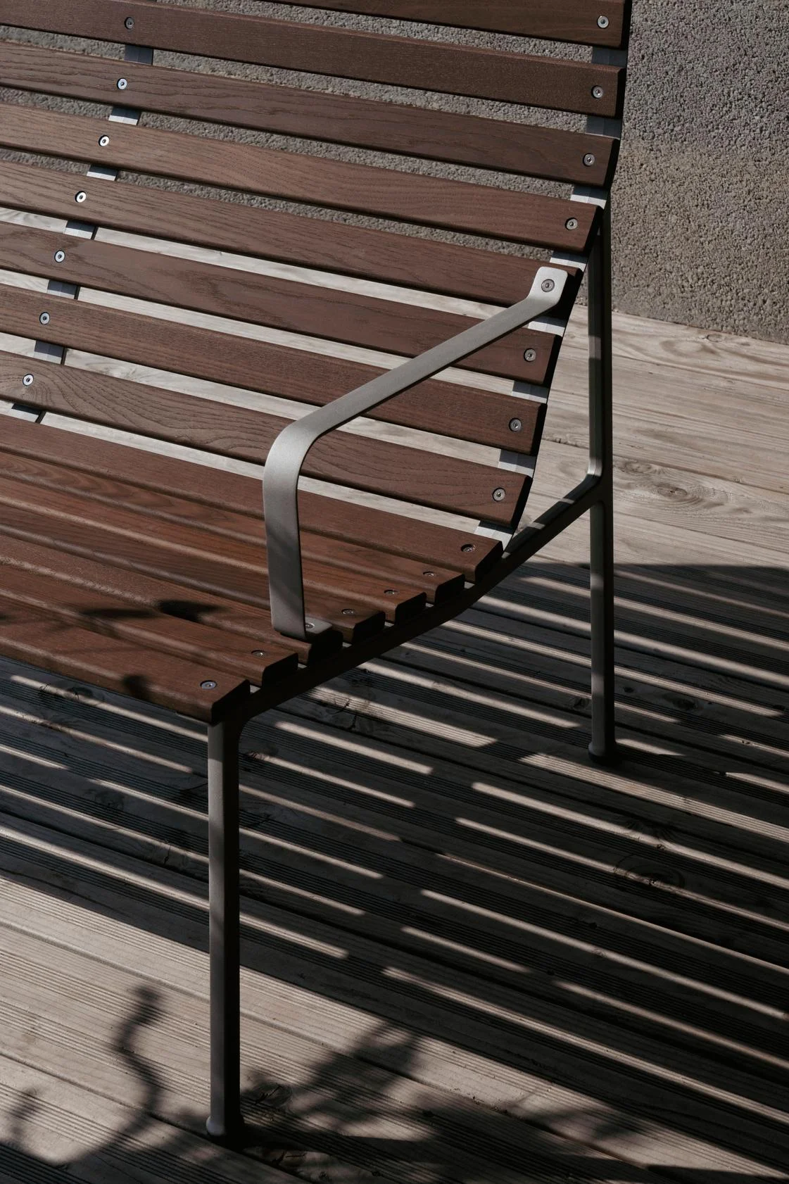 Traverse Lounge Bench with Arm