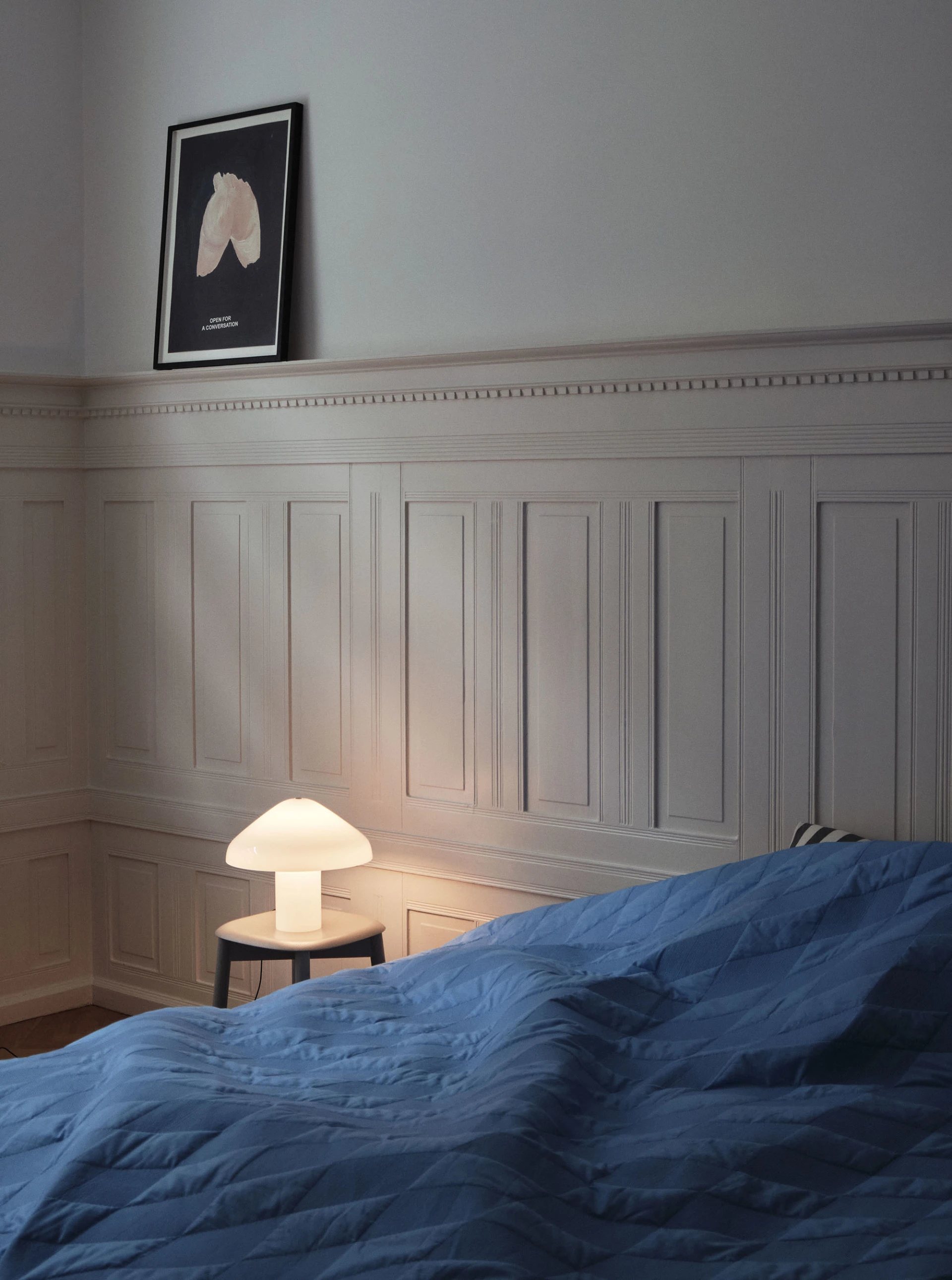 Pao Glass Table Lamp 350 White