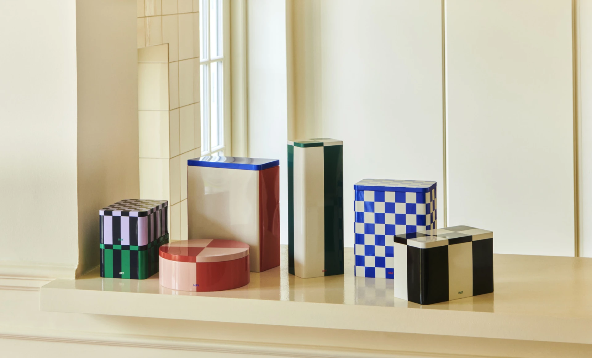 Tin Container X-Large Off-white, blue and red Tin Container X-Large Off-white, blue and red