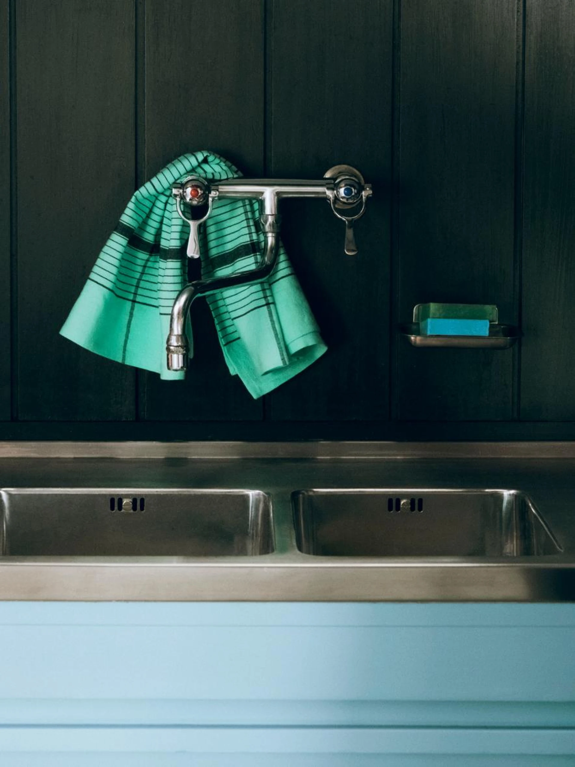 Linear Tea Towel W52 x L80 Green