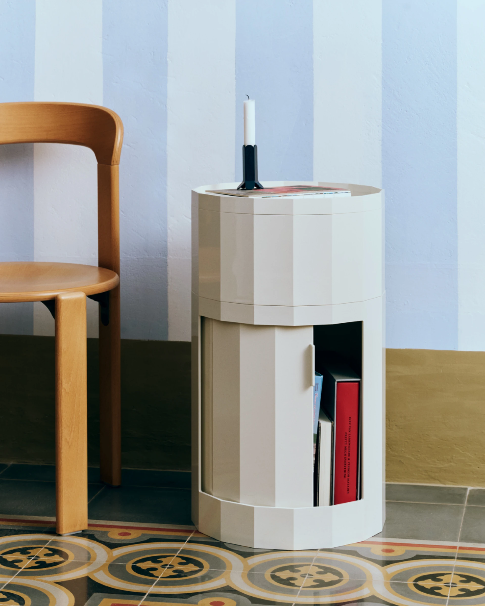 Facet Cabinet incl. feet and castors High Misty grey
