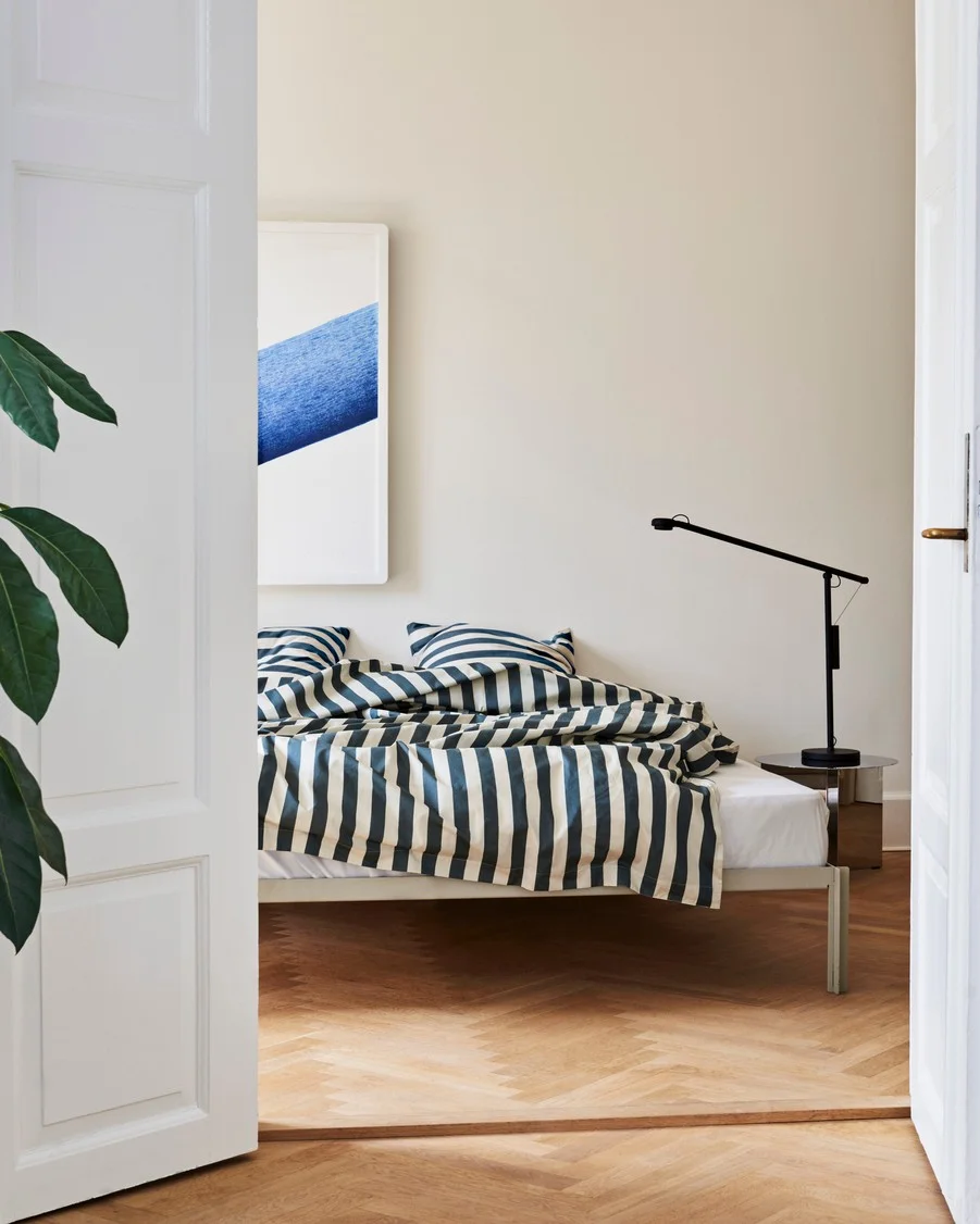 Fifty-fifty Floor Lamp Soft black