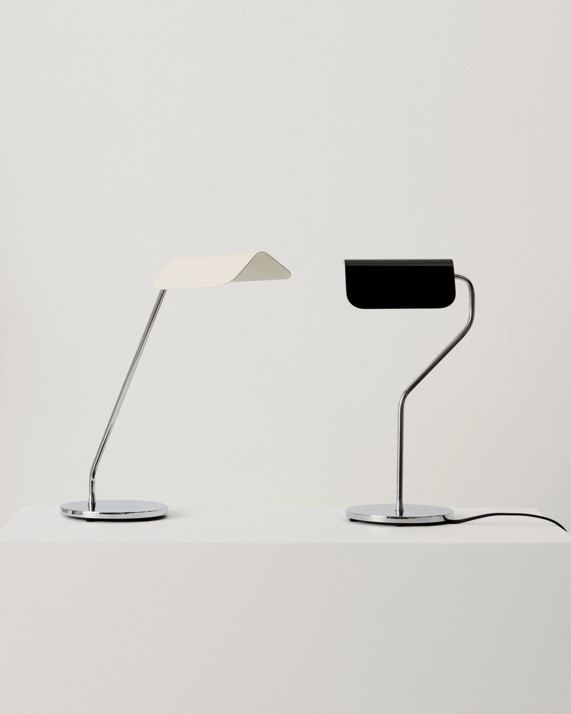 Apex Desk Lamp Oyster white
