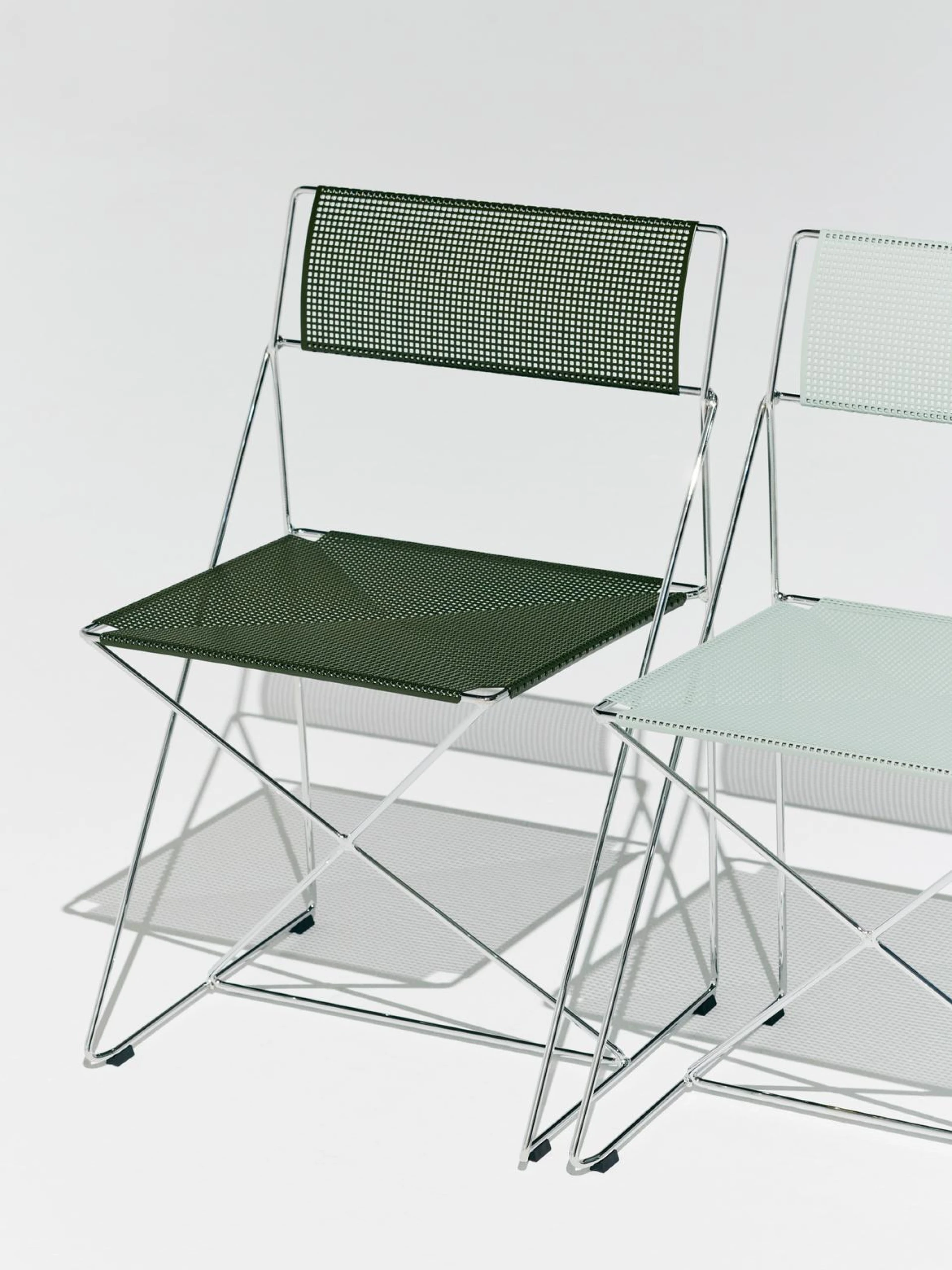 X-Line Chair Chromed base Indoor - Autumn green powder coated seat/back