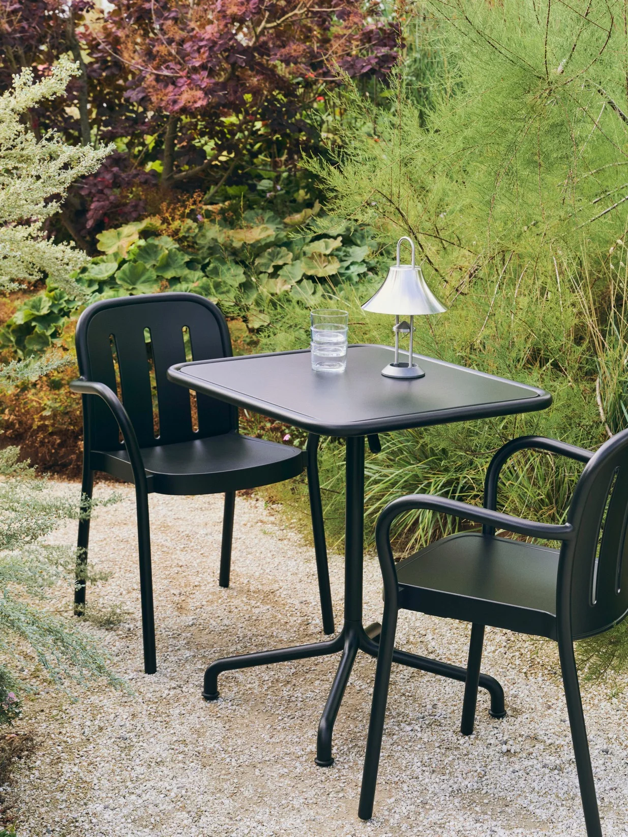 Deville Table L60 x W70 x H74