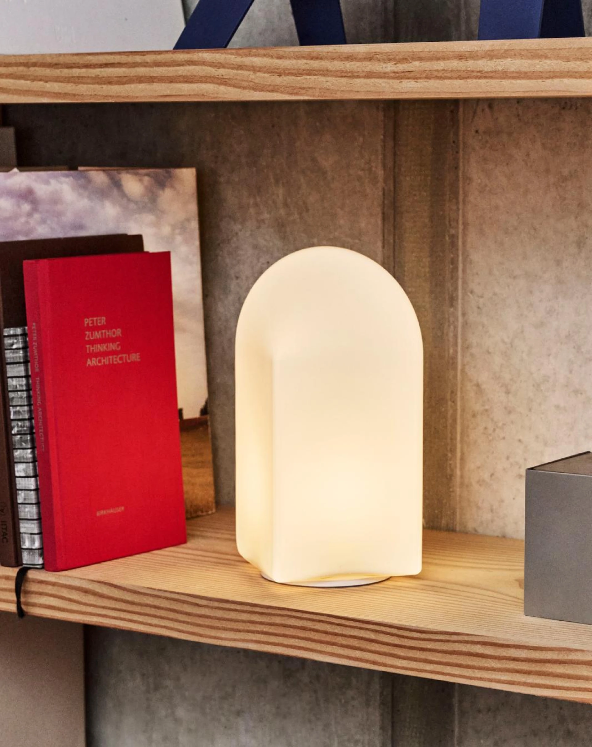 Parade Portable Lamp 240 Shell white