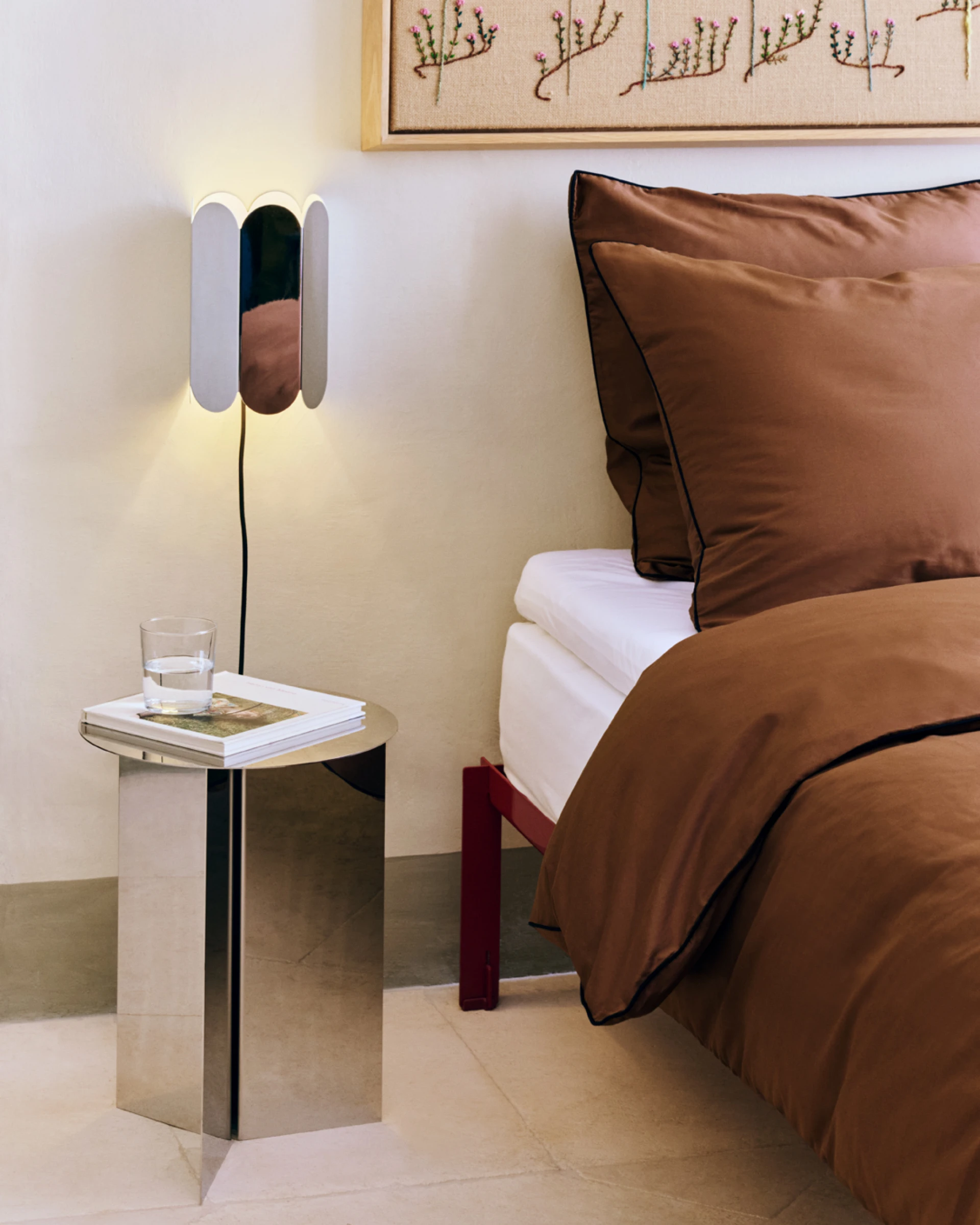 Slit Table Round High Mirror