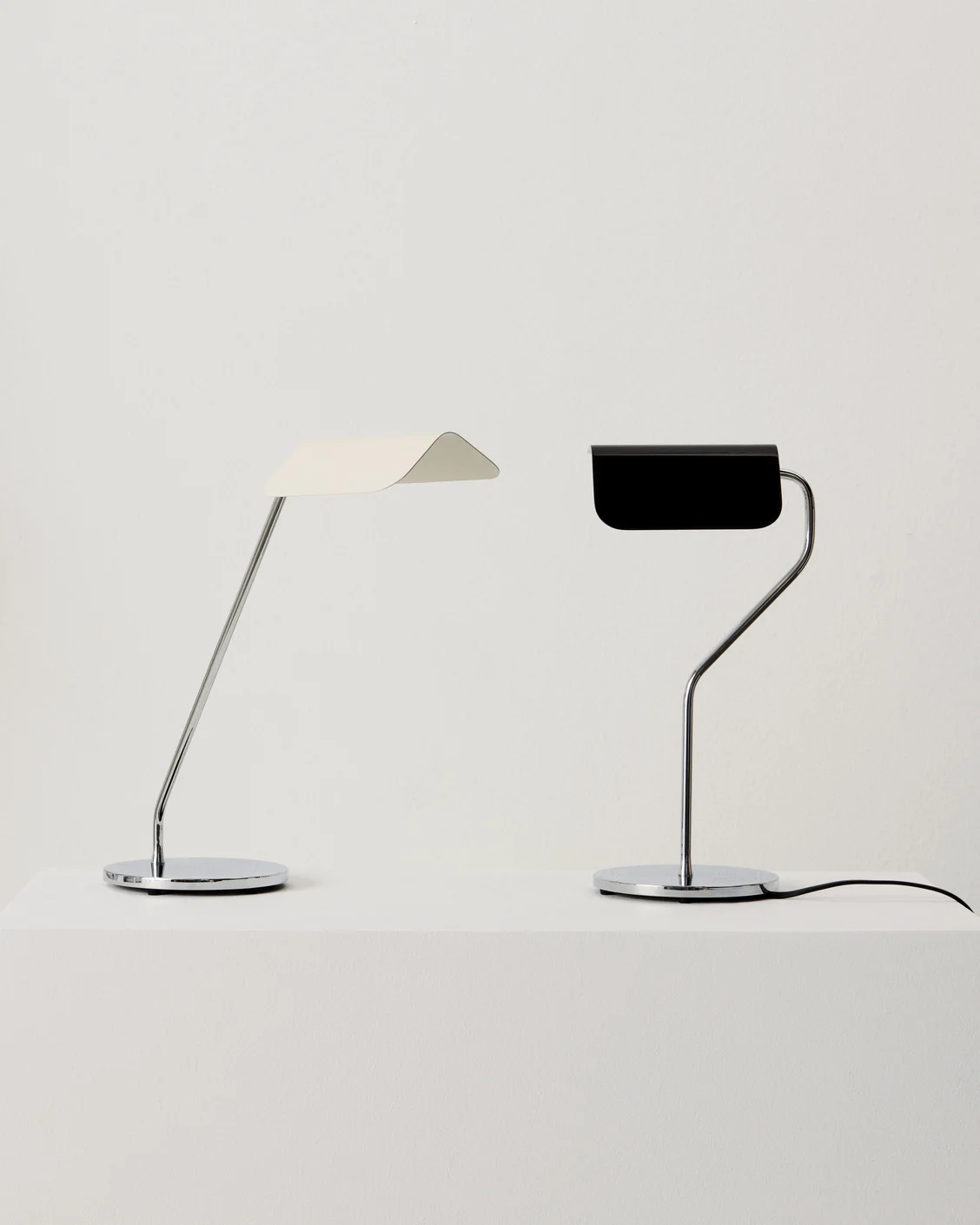 Apex Desk Lamp Oyster white