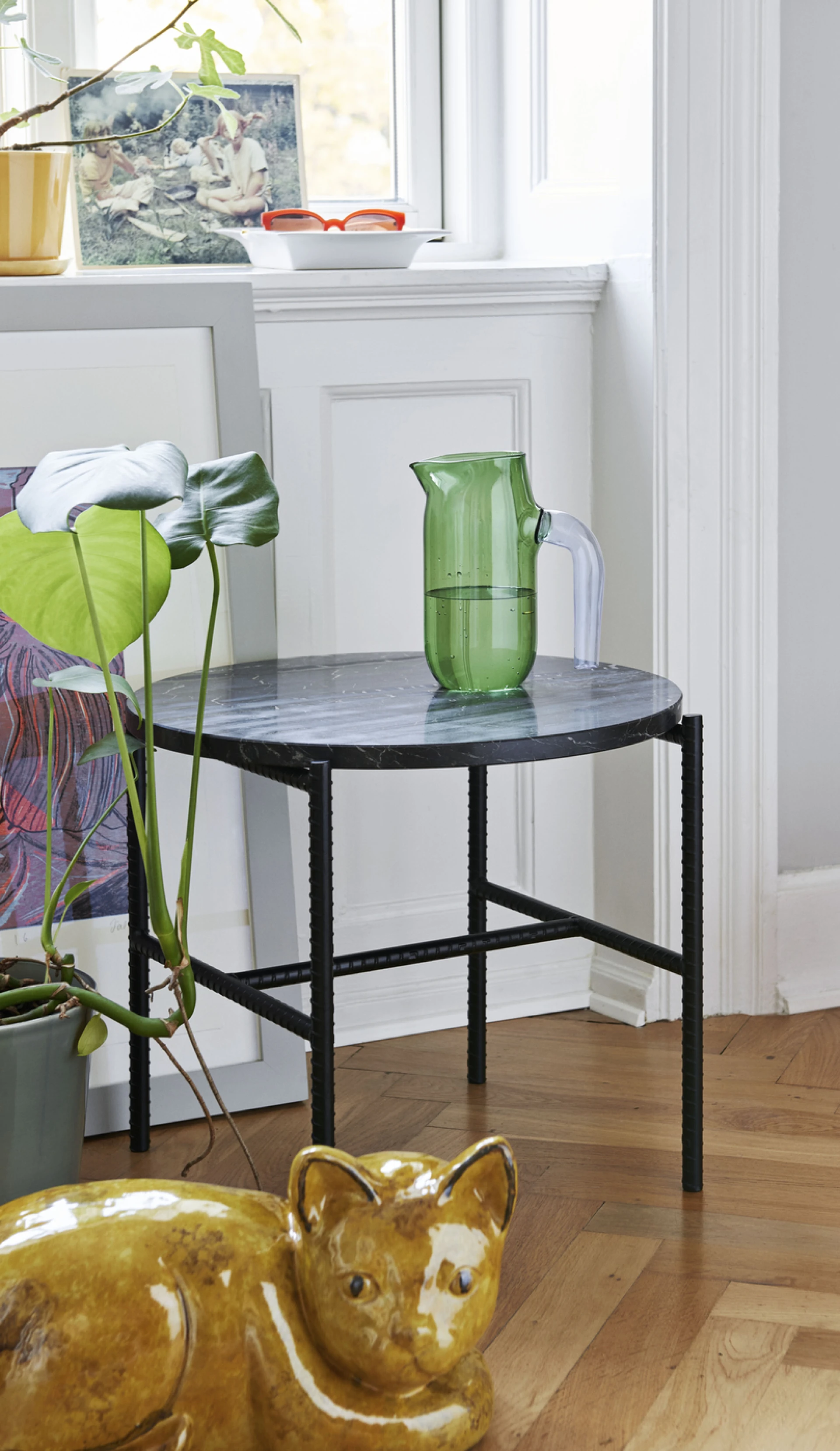 Rebar Round Side Table Soft black frame with Marble tabletop 