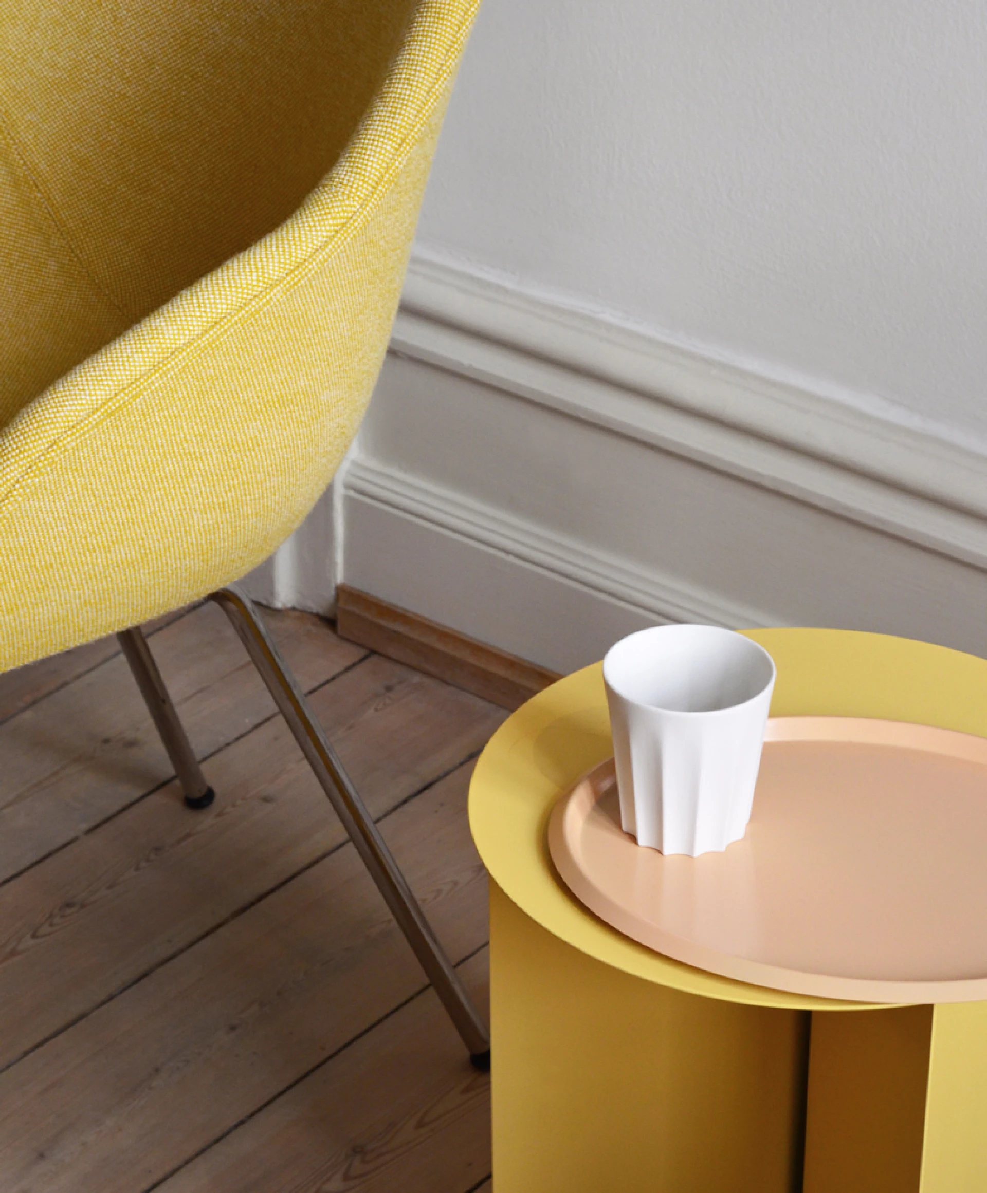 Slit Table Round Light yellow