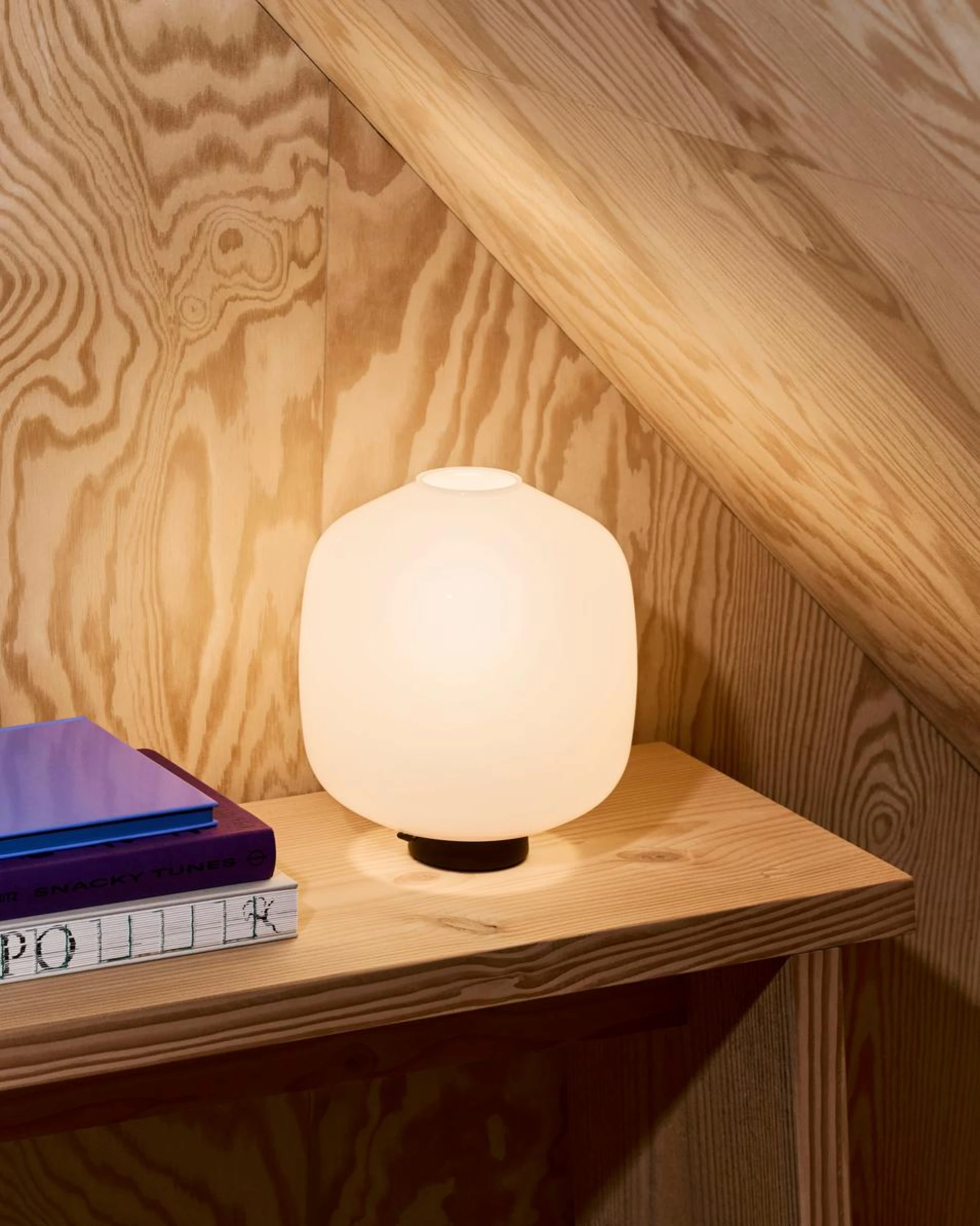 Buoy Glass Table Lamp 200 Soft black cord set