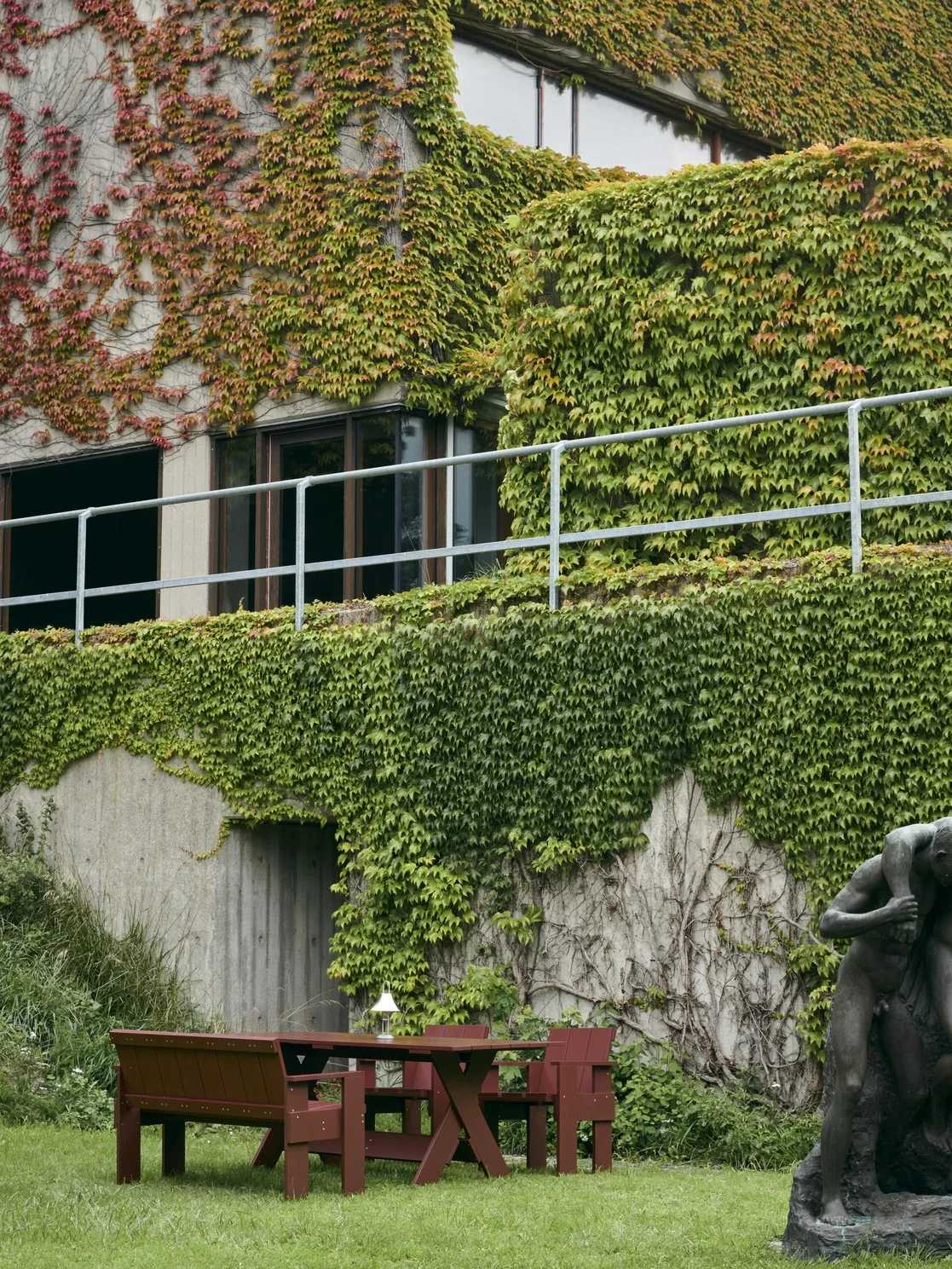 Crate Dining Bench Iron red