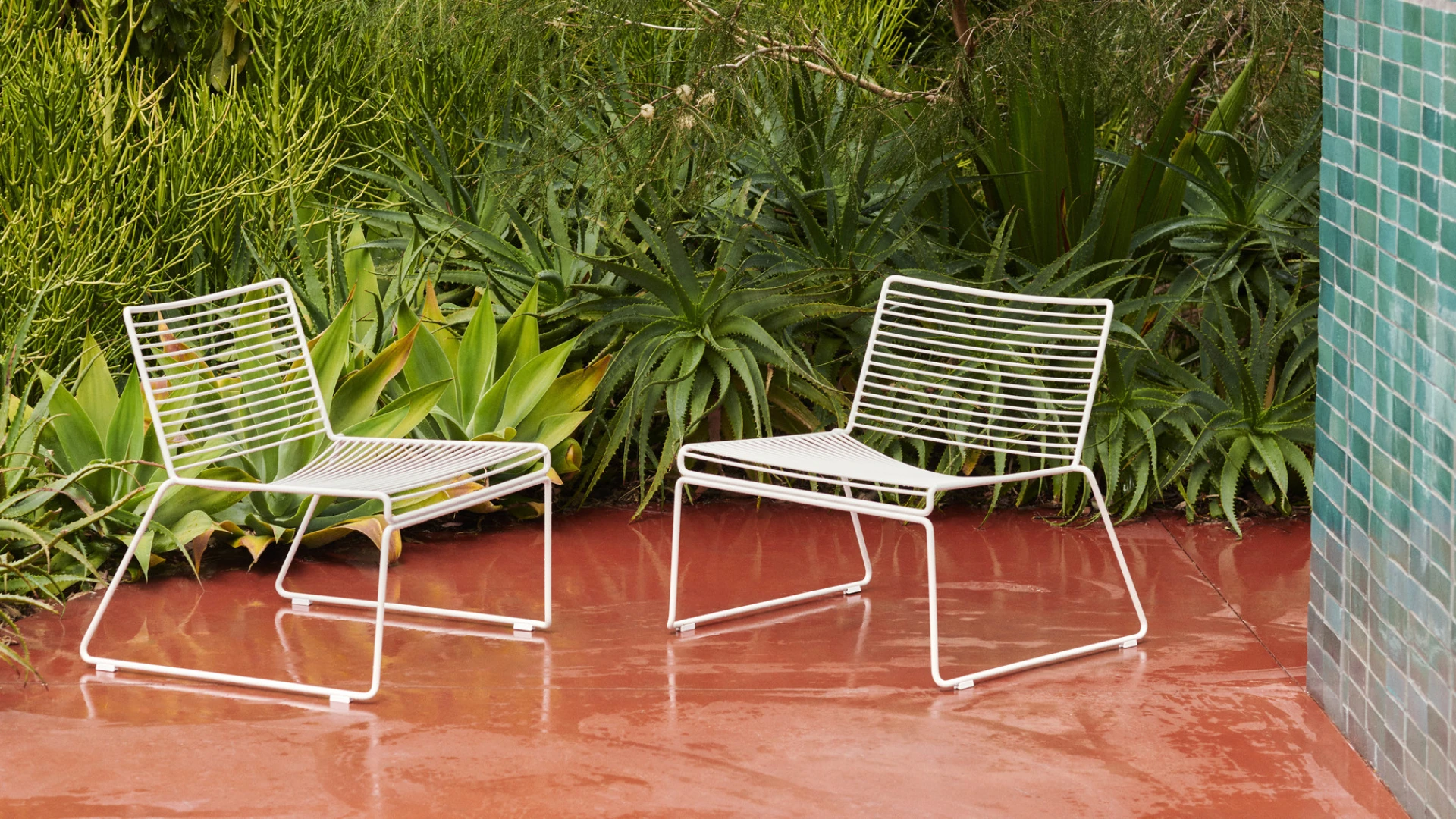 Hee Lounge Chair White