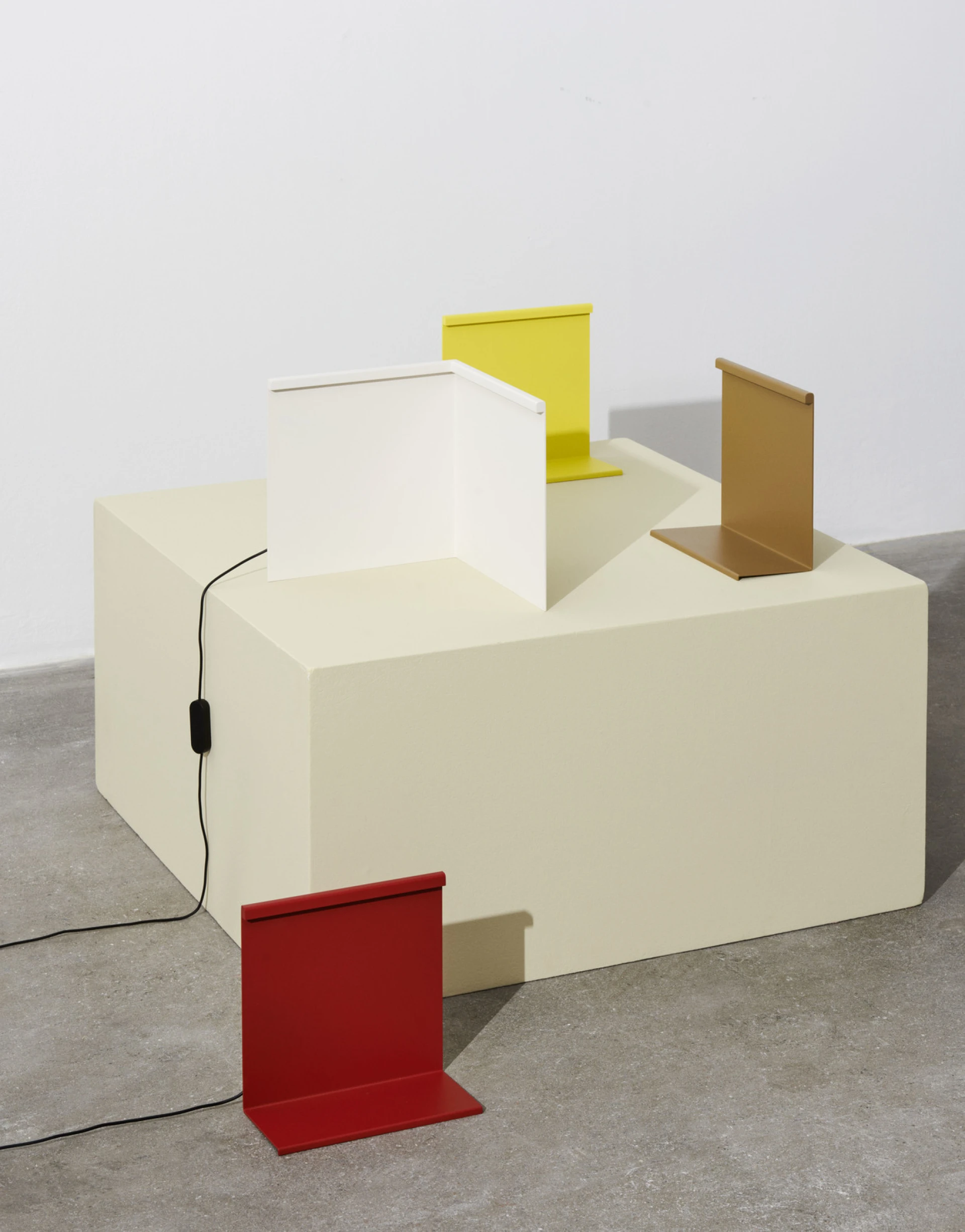 LBM Corner Table Lamp Cream white