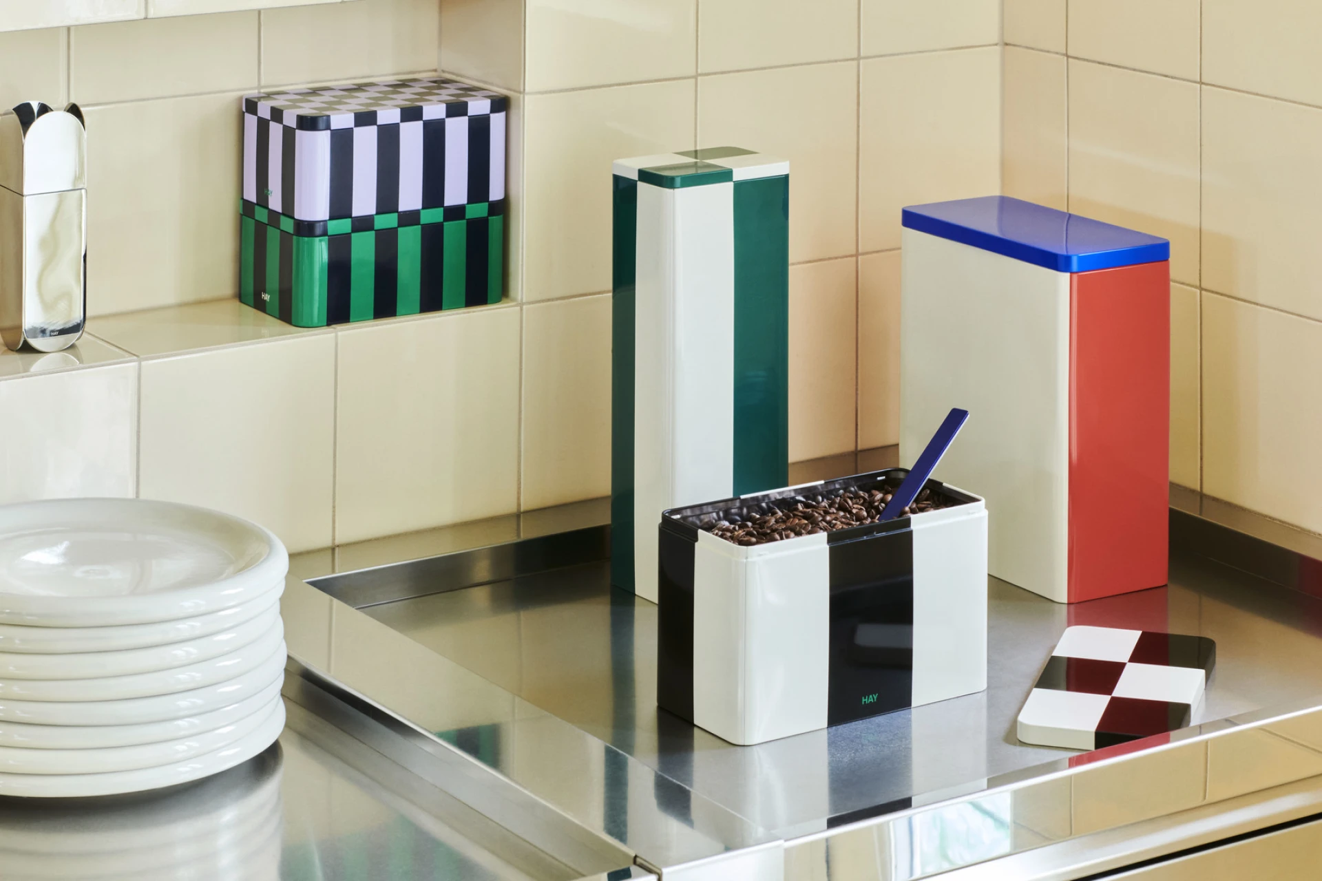 Tin Container X-Large Off-white, blue and red Tin Container X-Large Off-white, blue and red