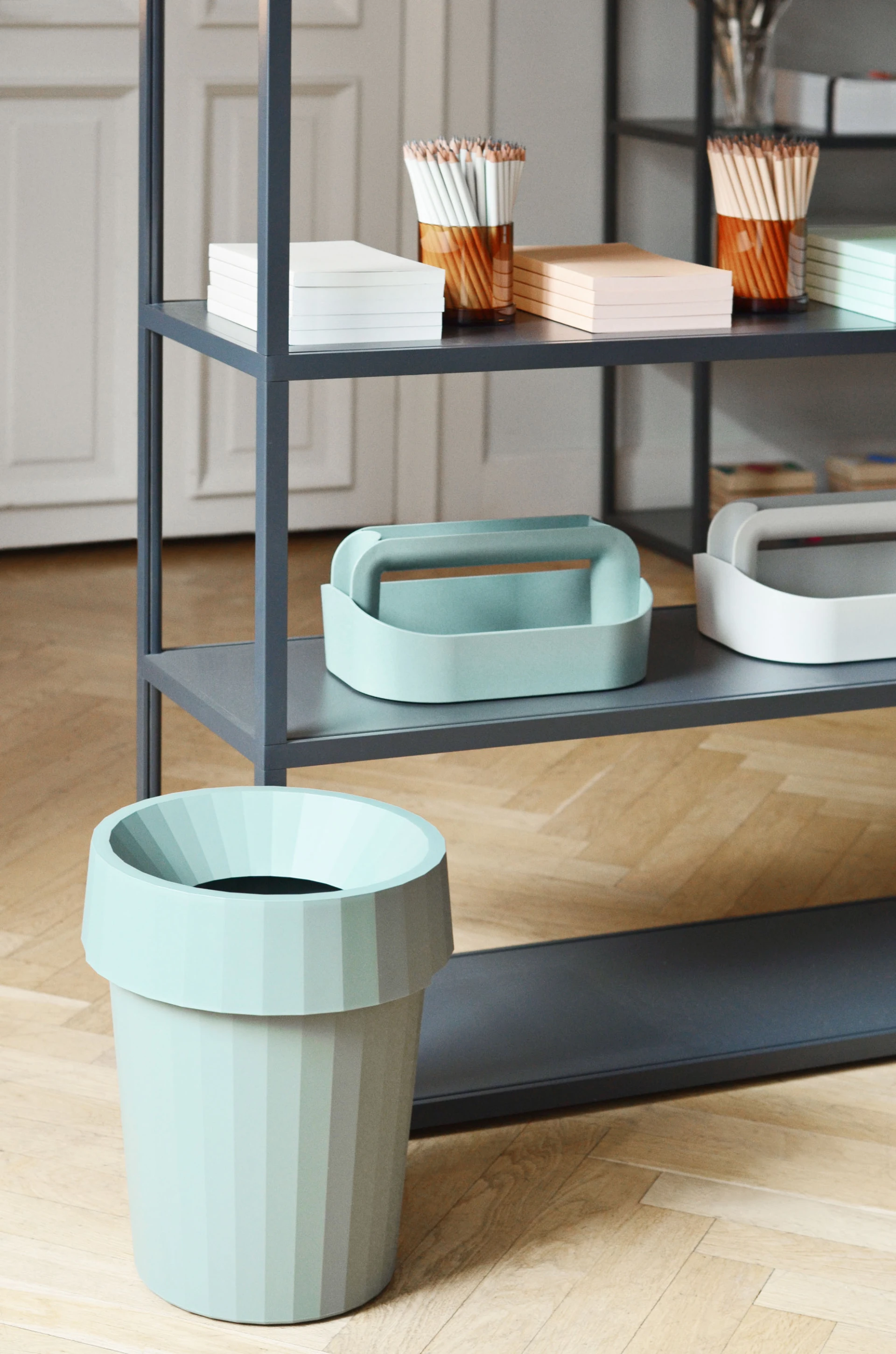 Shade Bin Dusty green