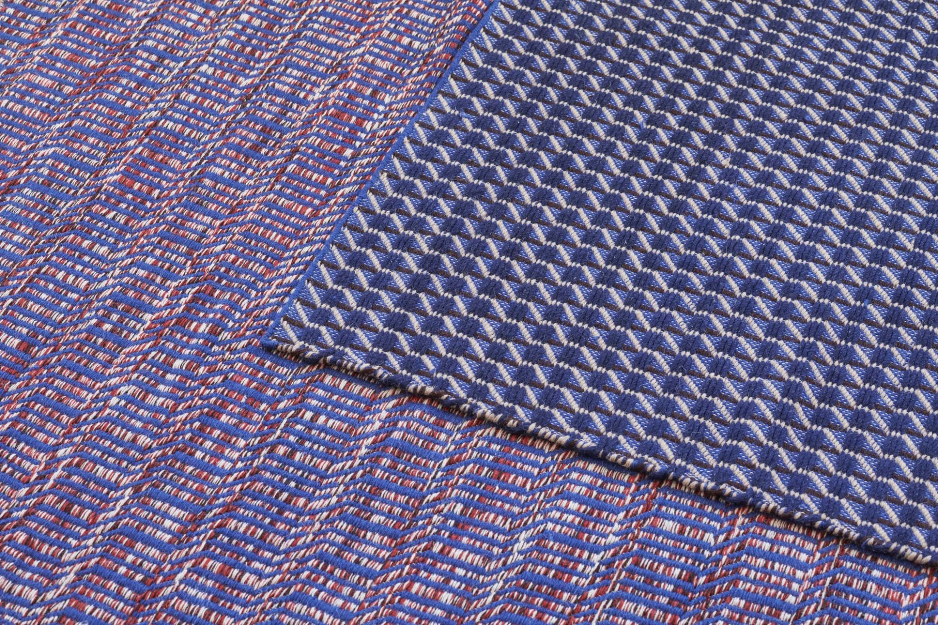 Radio Rug 140 x 200 Red, blue