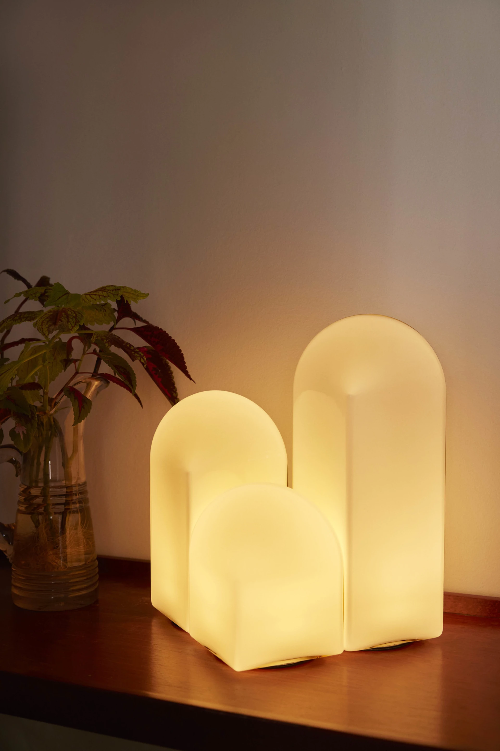 Parade Table Lamp 240 Shell white 