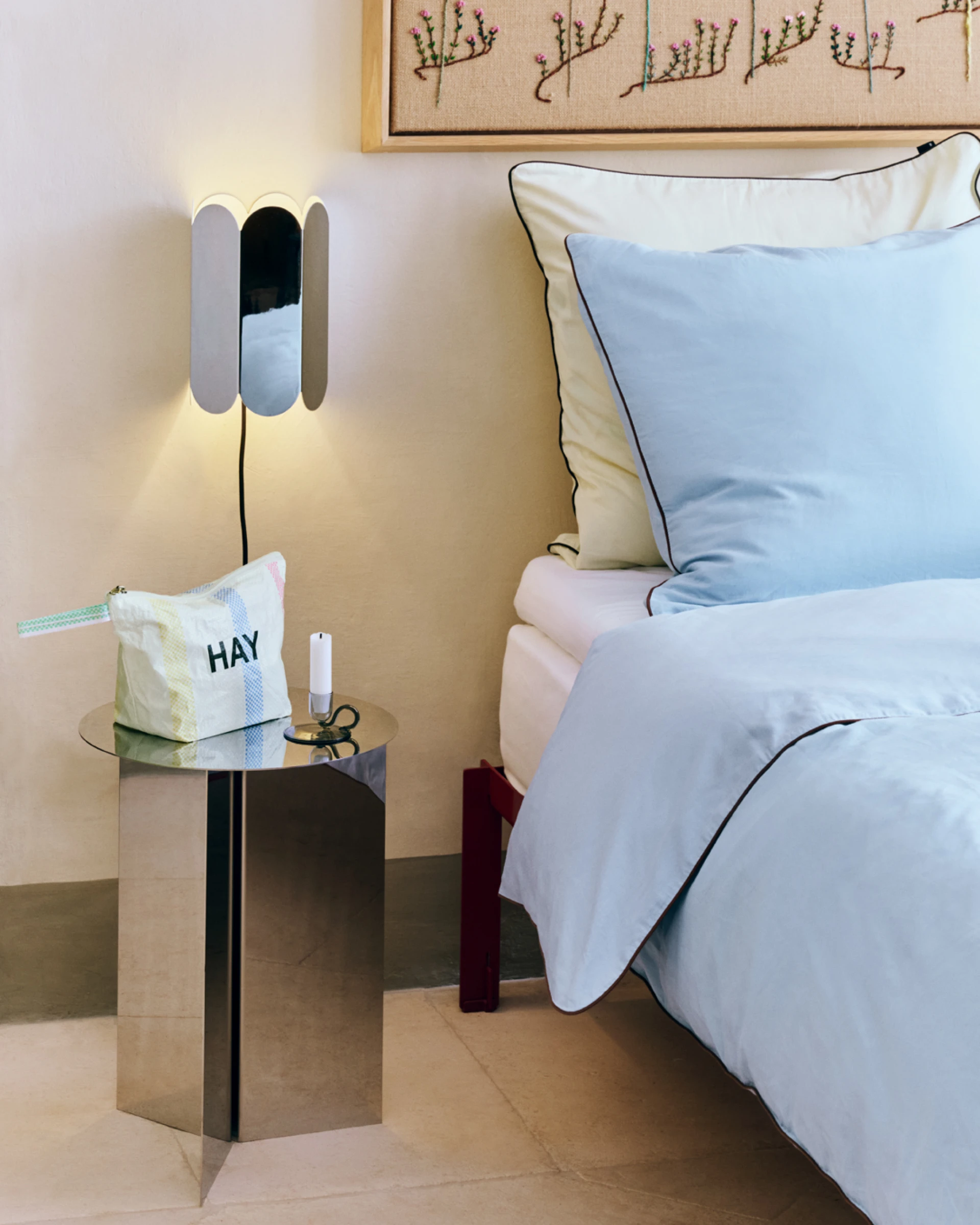 Slit Table Round High Mirror Slit Table Round High Mirror